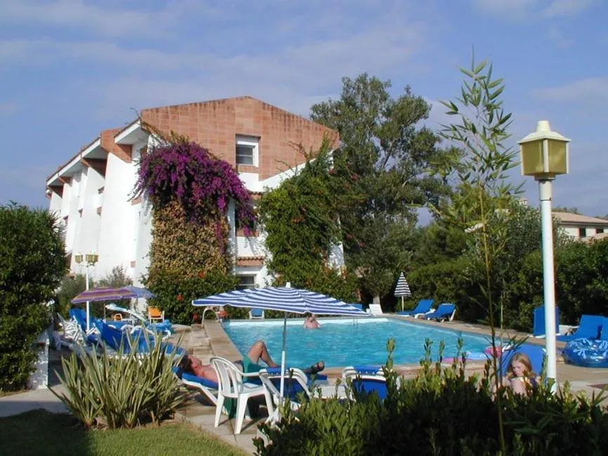 Property building in Apartamentos Leo