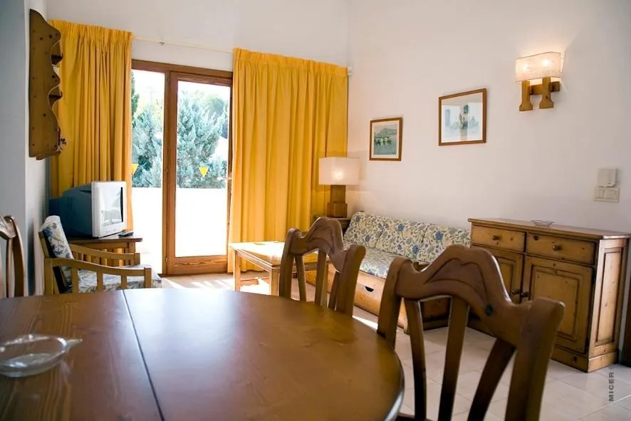 Dining area in Apartamentos Leo