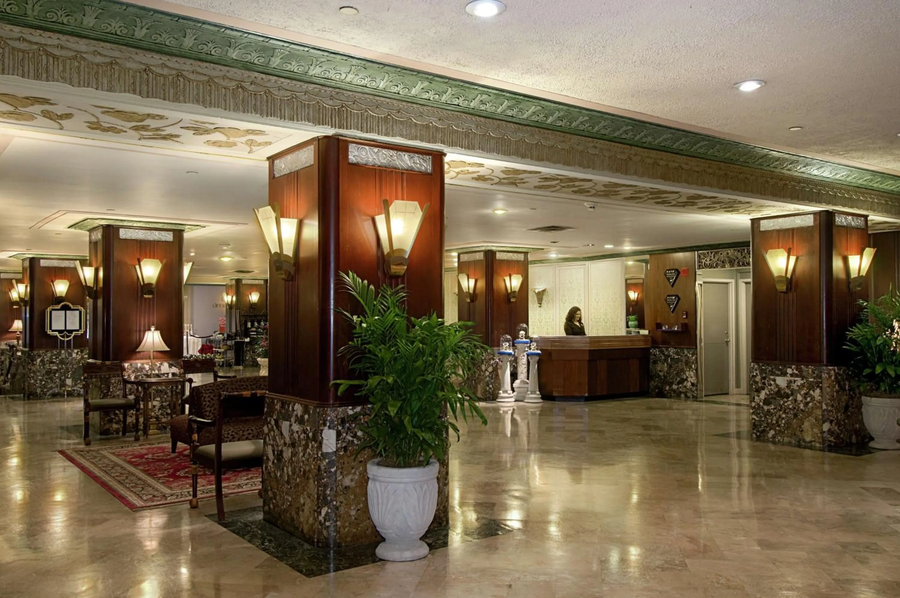 Lobby or reception in Hilton Cincinnati Netherland Plaza