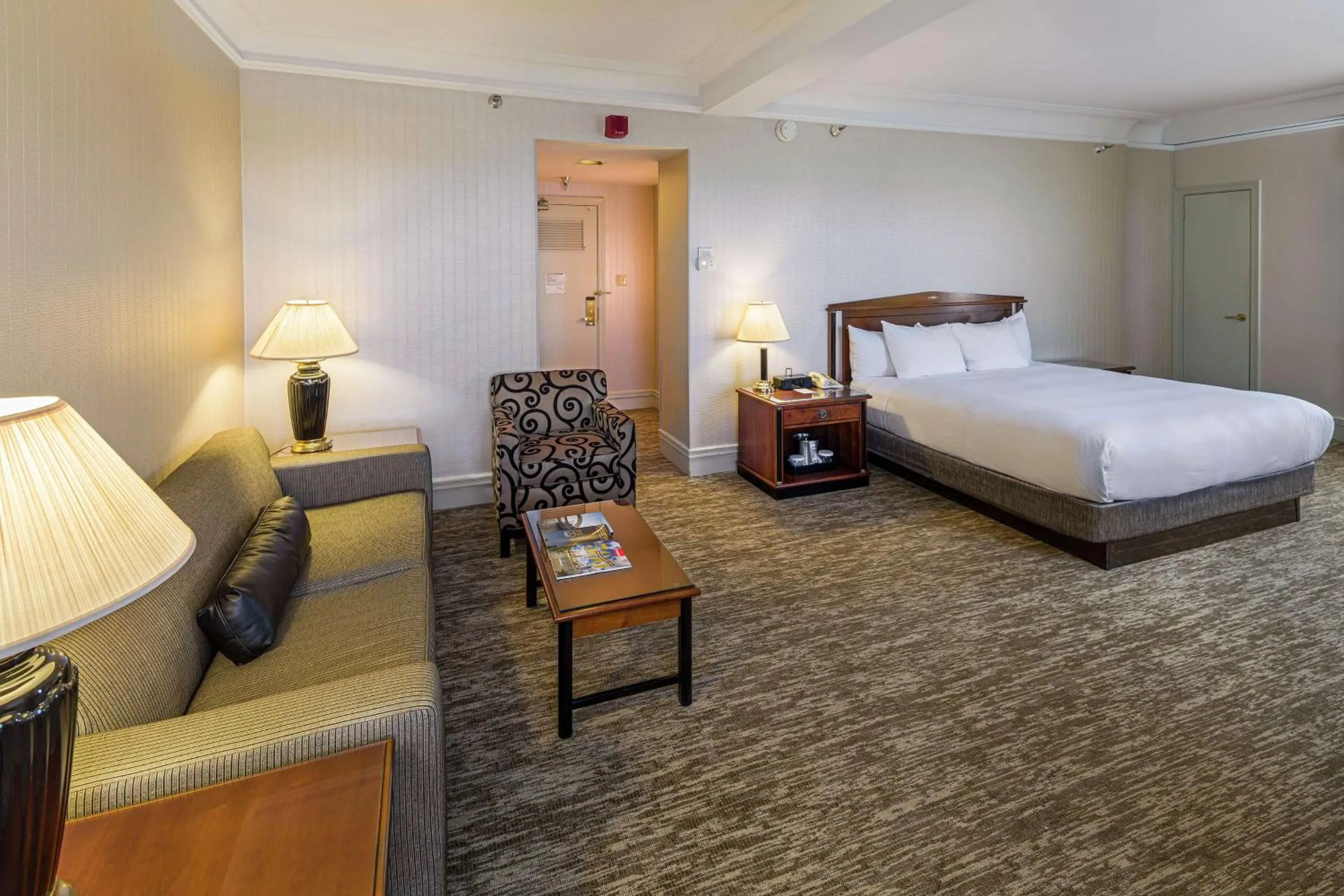 Bed in Hilton Cincinnati Netherland Plaza