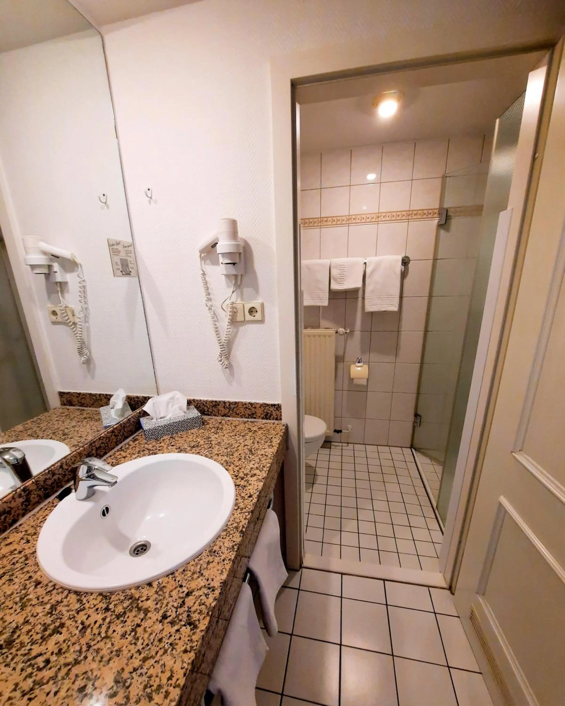 Bathroom in Parkhotel Kevelaer