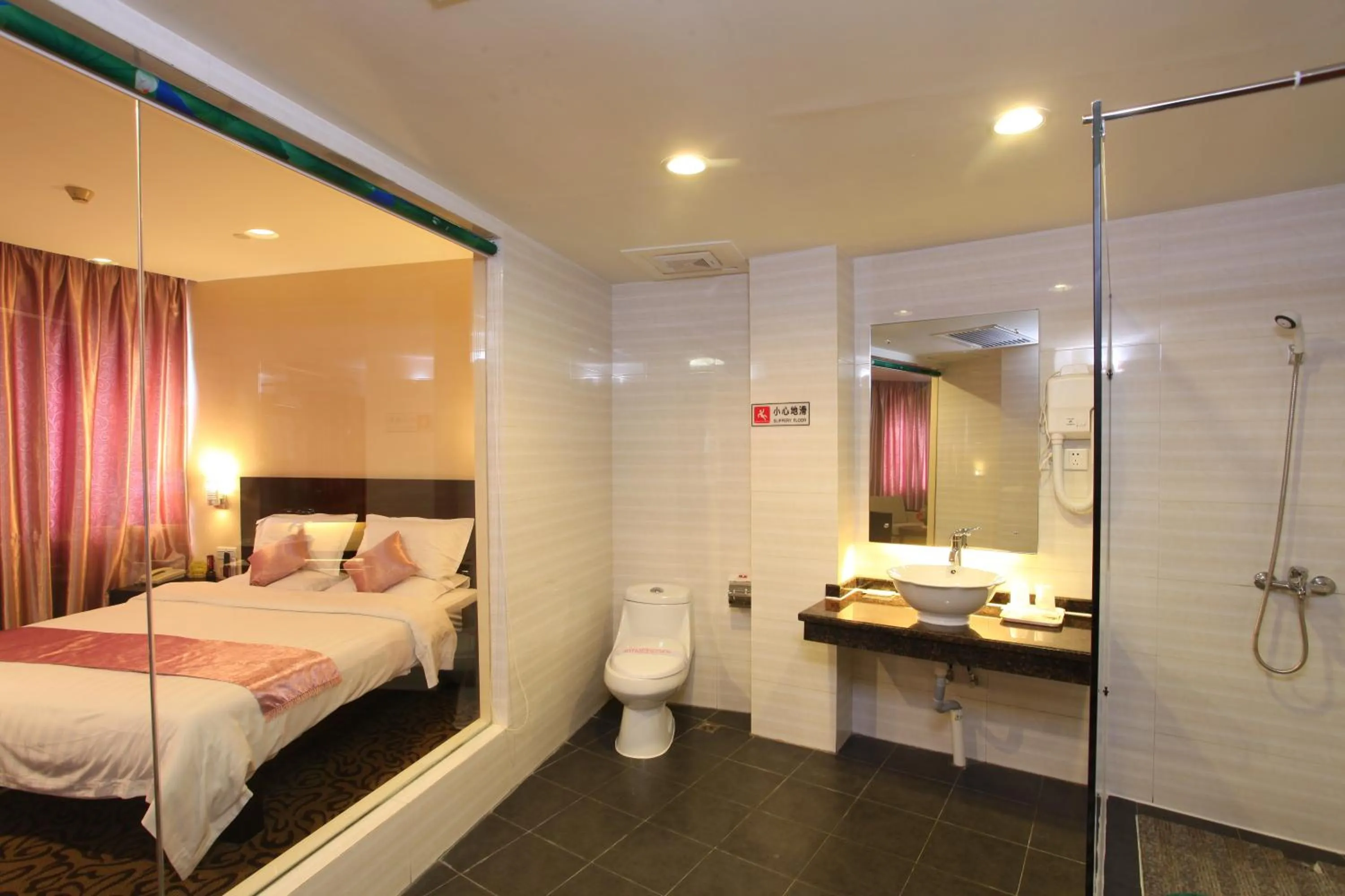 Bathroom, Bed in Xin Hua Hotel Guangzhou