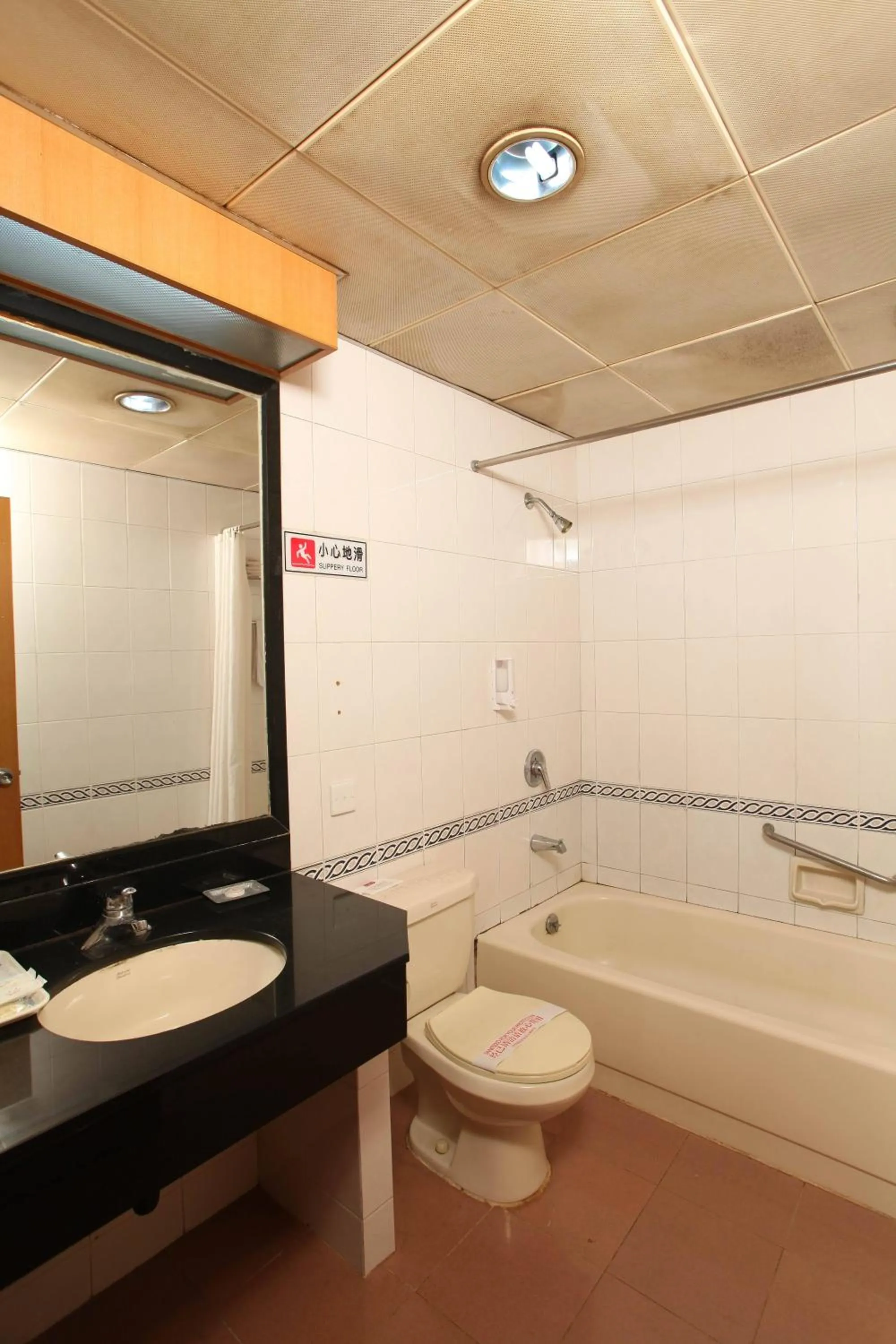 Bathroom in Xin Hua Hotel Guangzhou