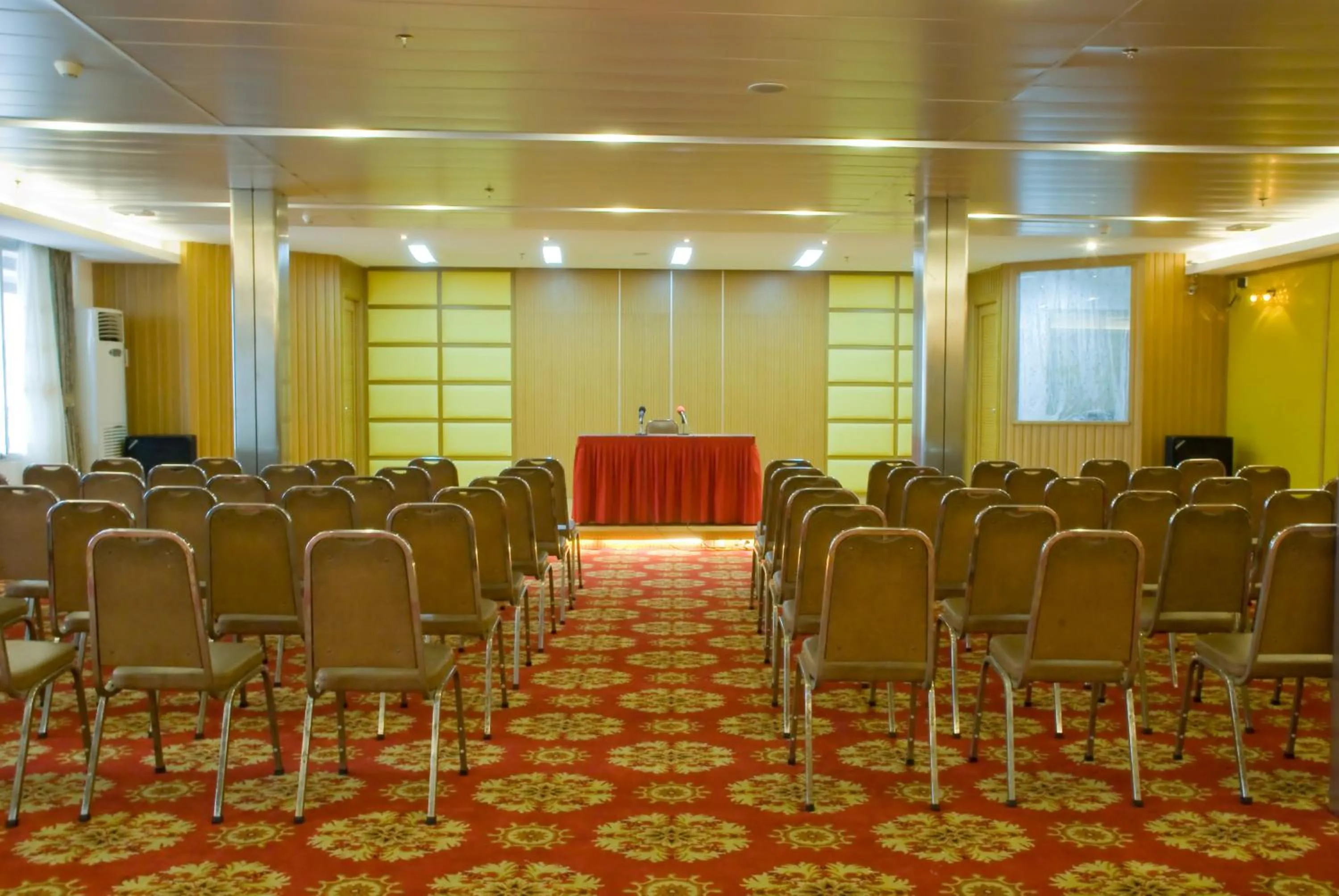 Business facilities in Xin Hua Hotel Guangzhou