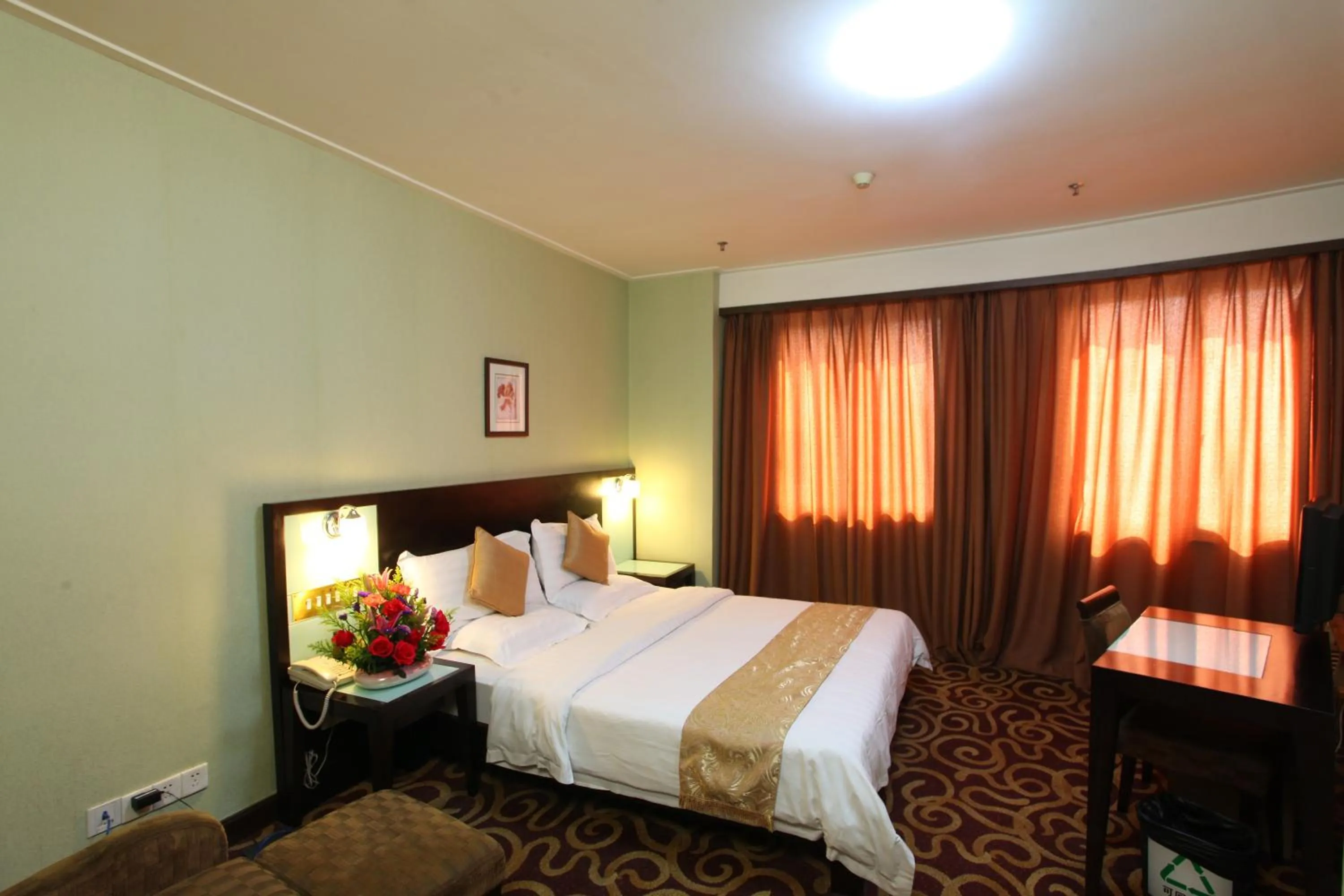 Bed in Xin Hua Hotel Guangzhou