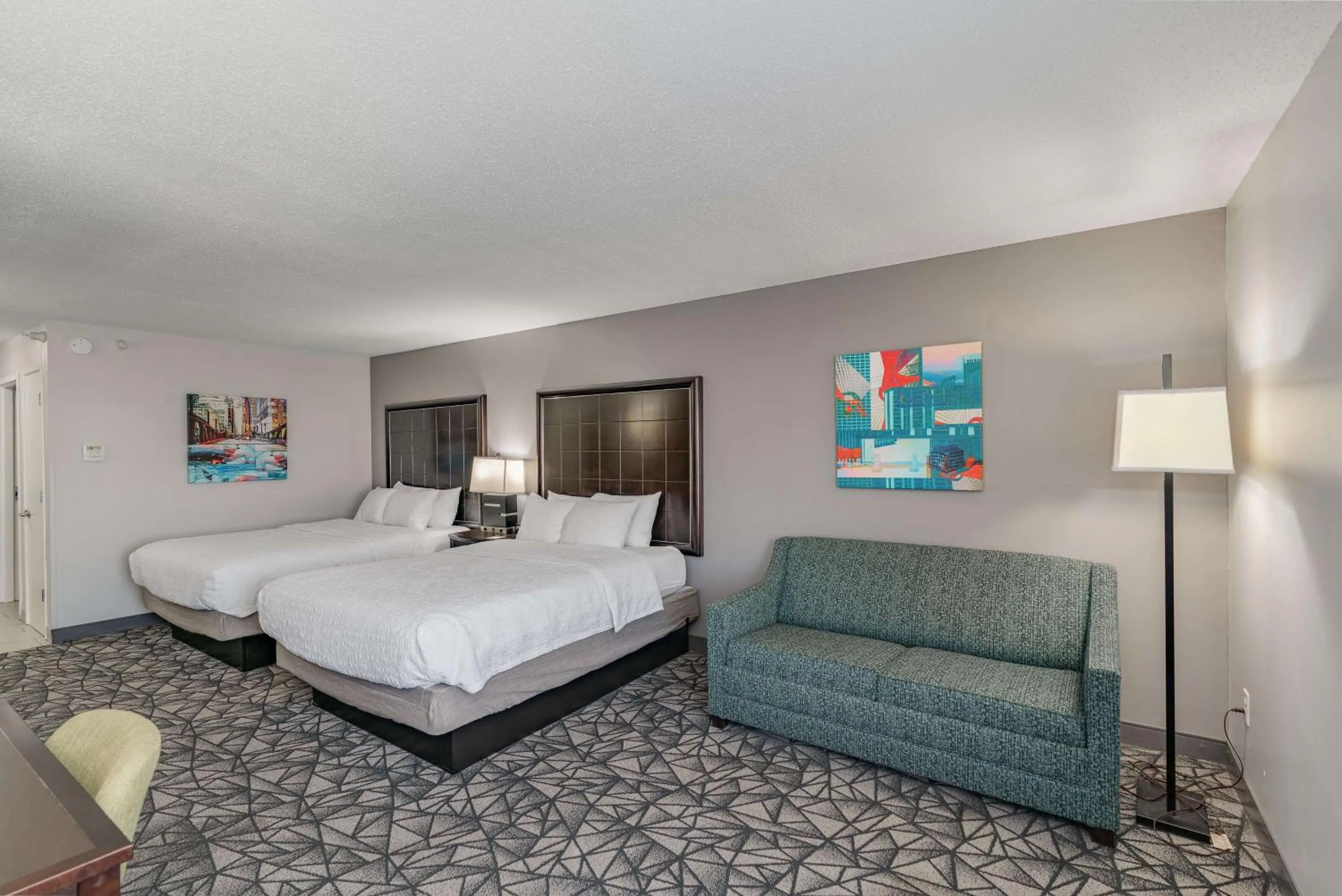 Living room, Bed in Hampton Inn Bloomington West