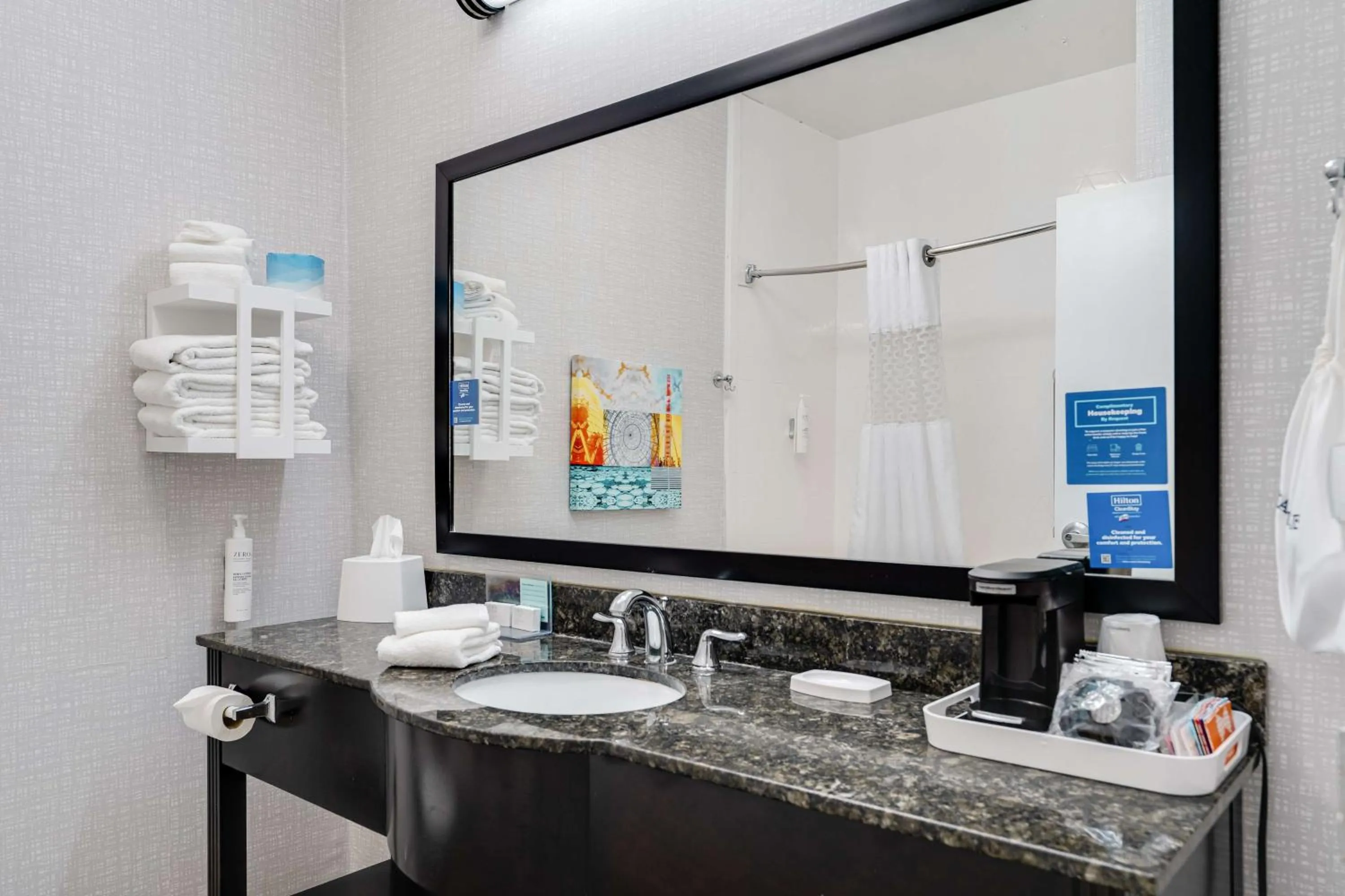 Bathroom in Hampton Inn Bloomington West