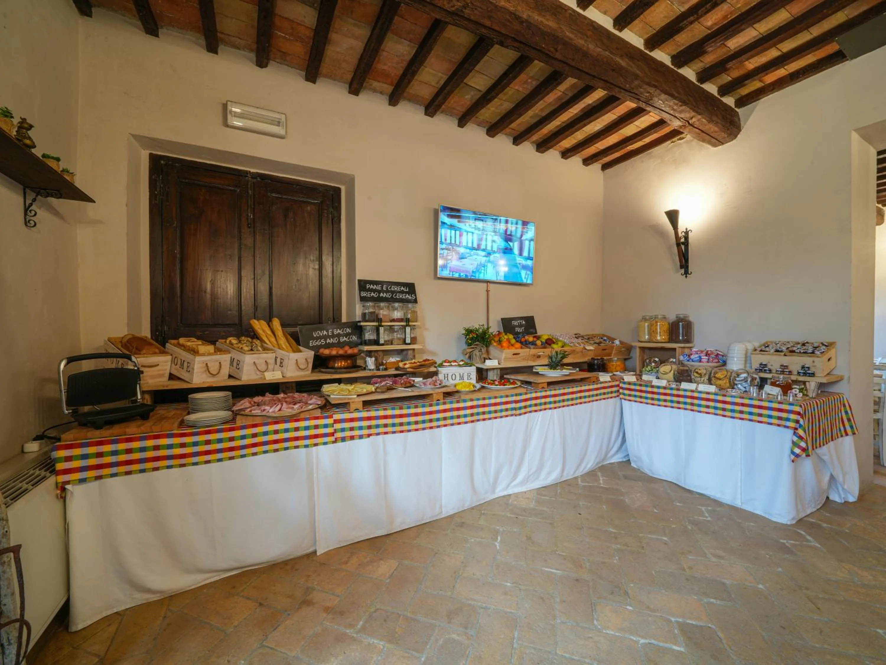 Breakfast in GH Borgo Pulciano Agriturismo