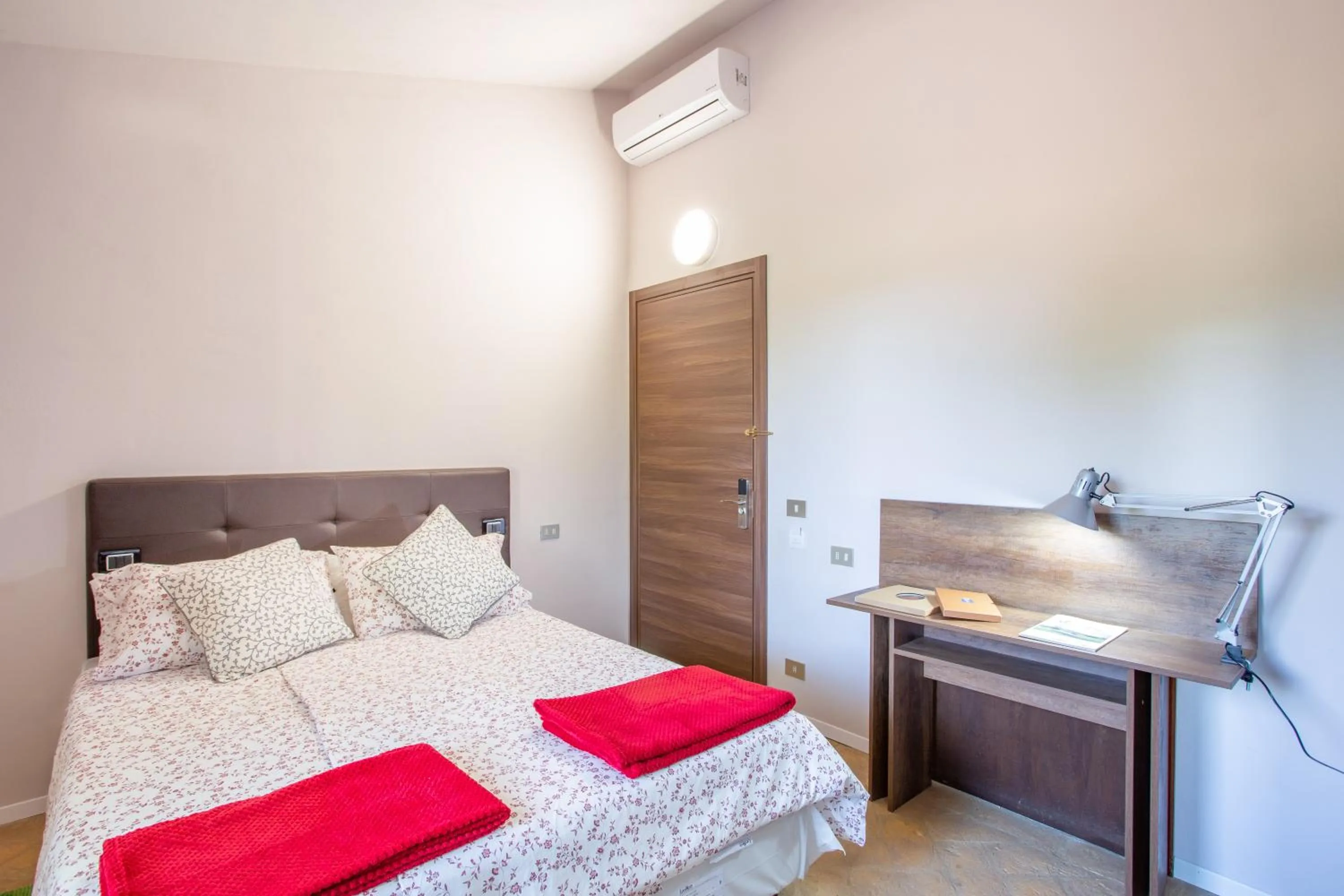 Bedroom, Bed in GH Borgo Pulciano Agriturismo