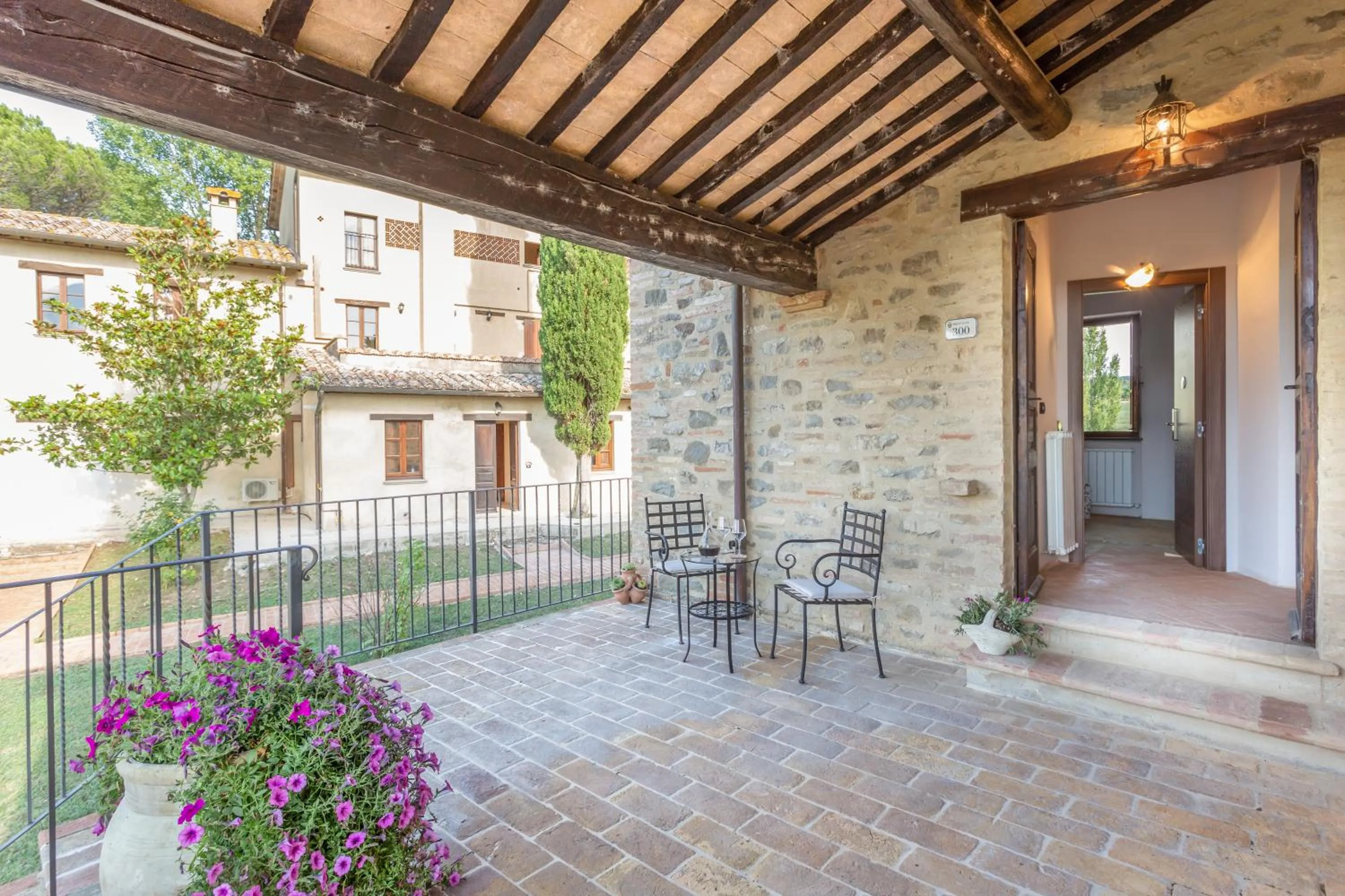 Balcony/Terrace in GH Borgo Pulciano Agriturismo