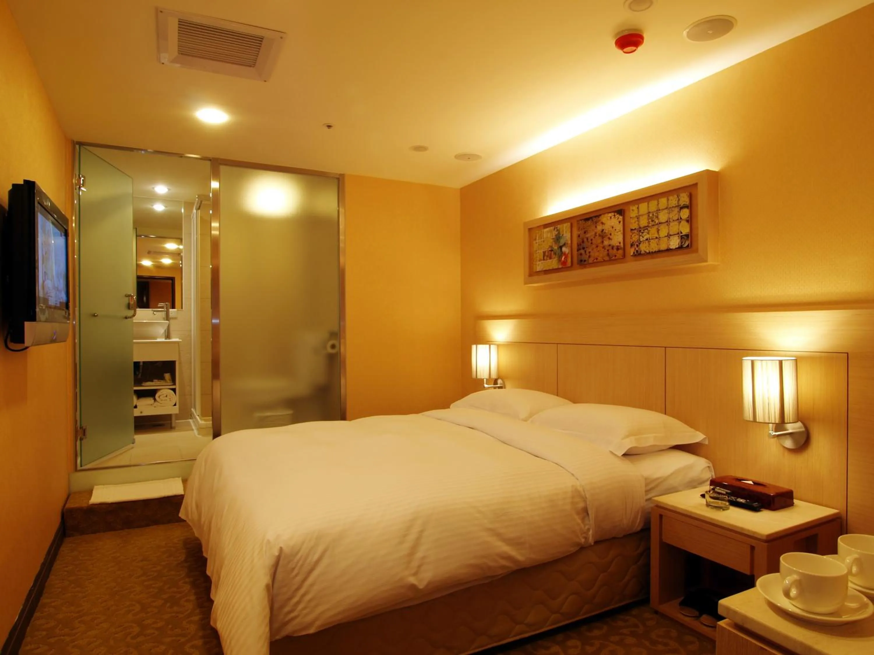 Photo of the whole room, Bed in 東鑫商務旅館Eastern Star Hotel