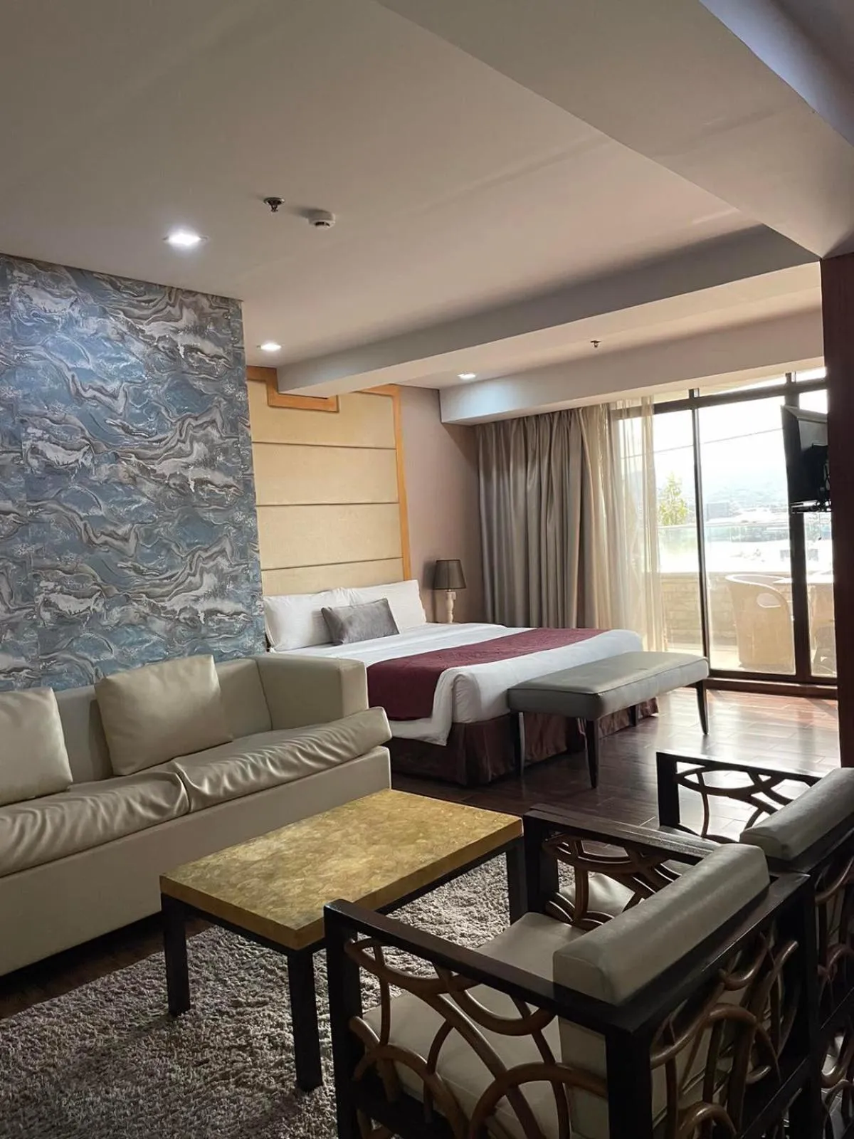 Bed in Goldberry Suites & Hotel Mactan