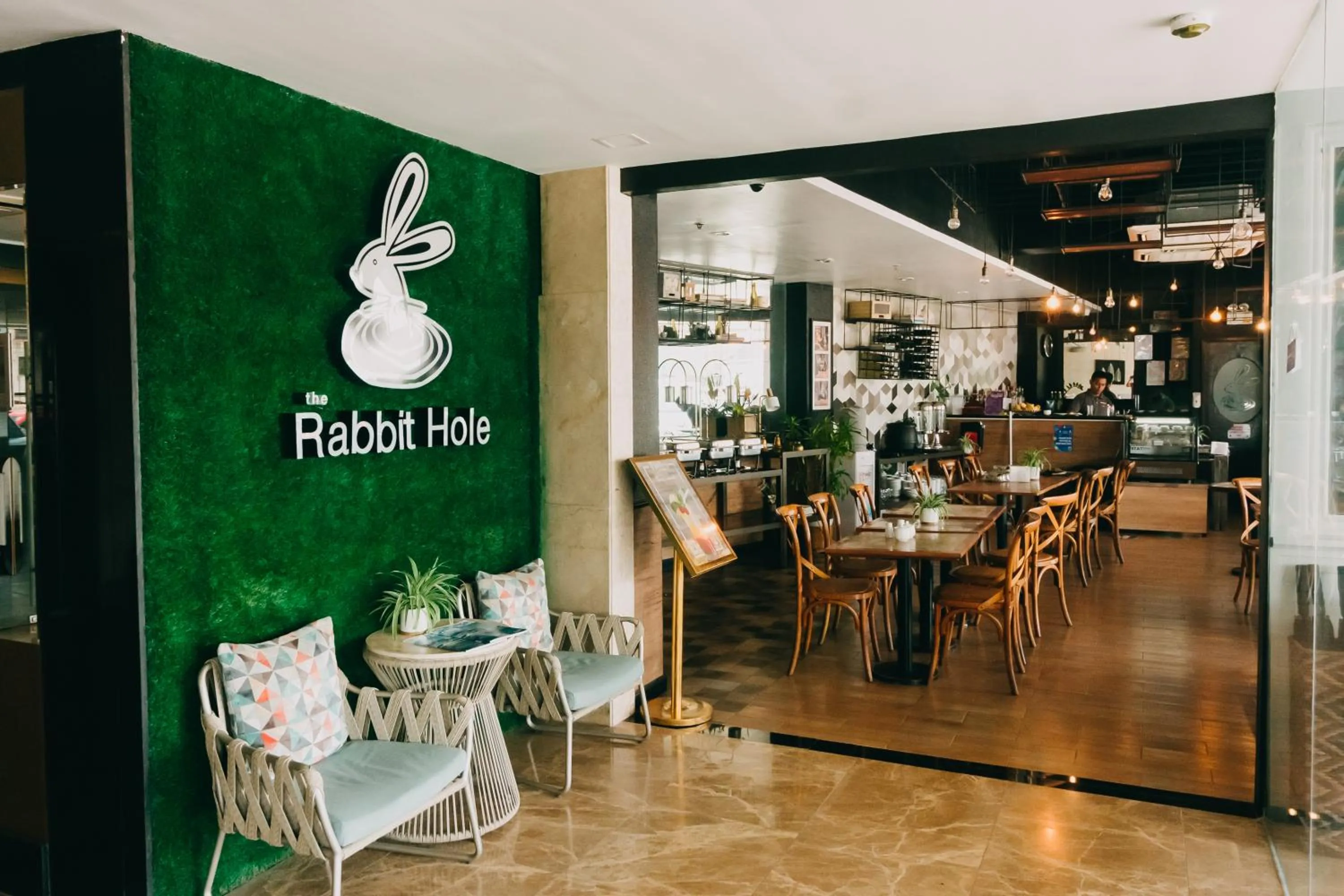 Restaurant/places to eat in Goldberry Suites & Hotel Mactan