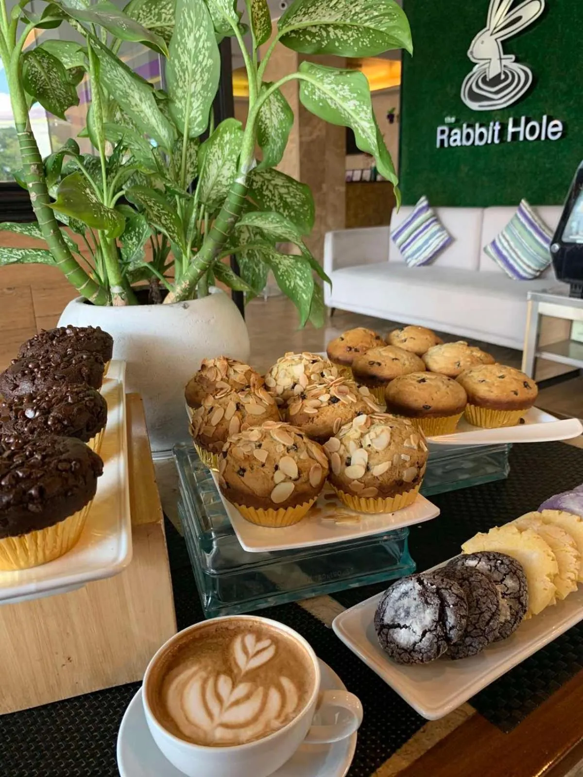 Food and drinks in Goldberry Suites & Hotel Mactan