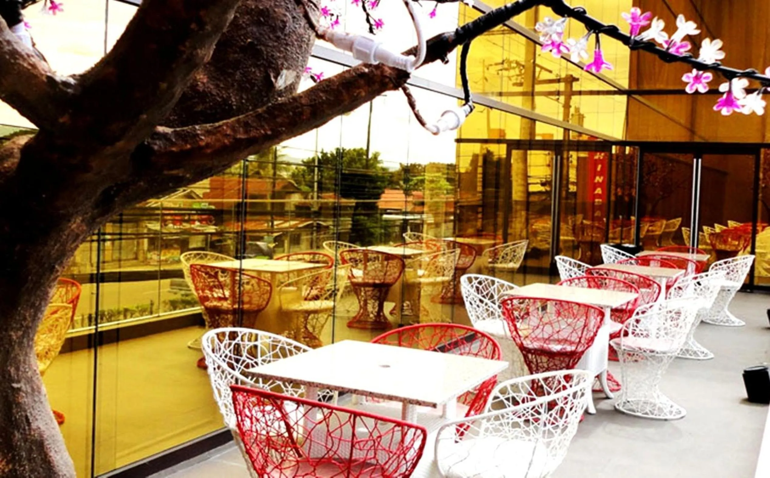 Restaurant/places to eat in Goldberry Suites & Hotel Mactan