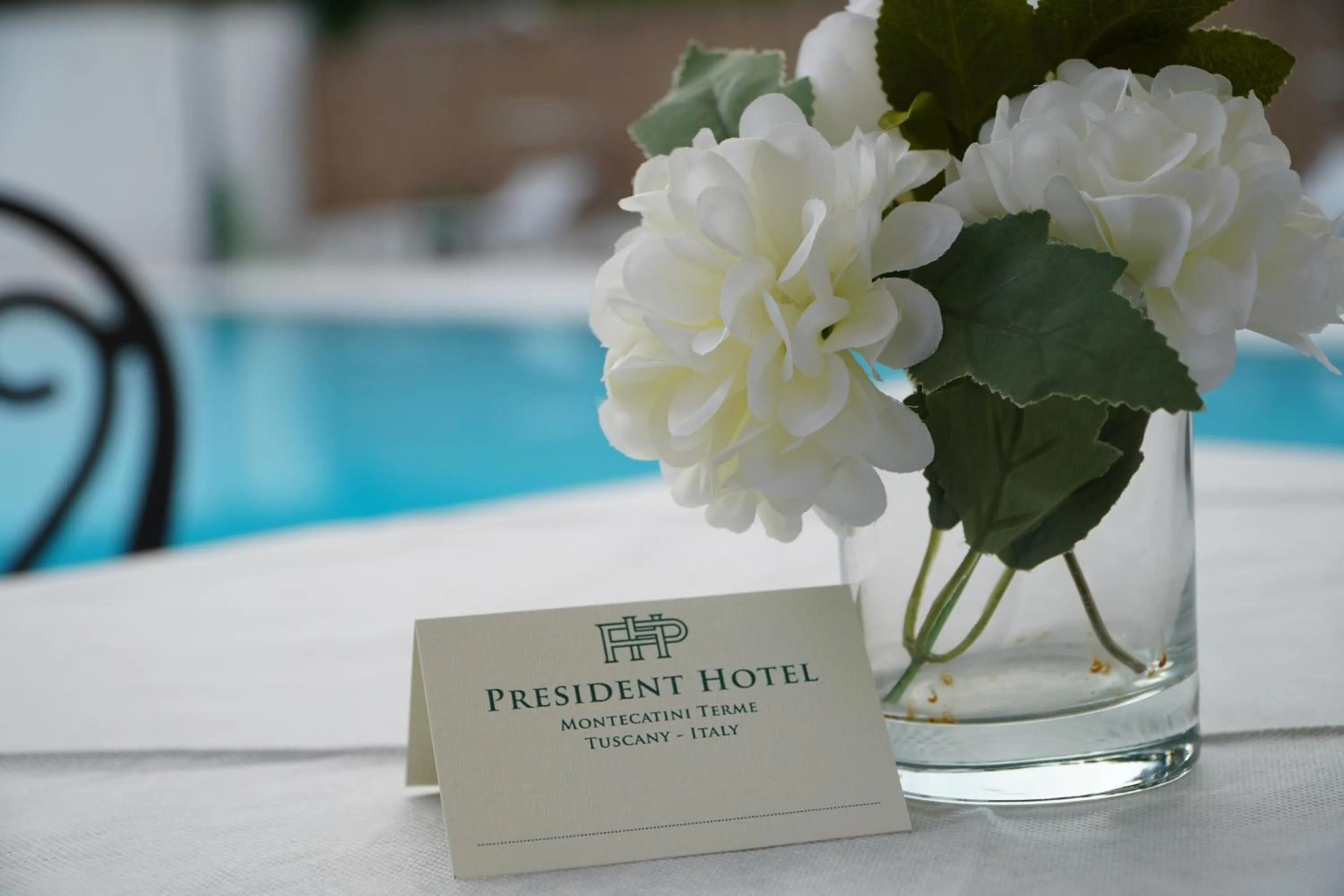 Text overlay in Hotel President