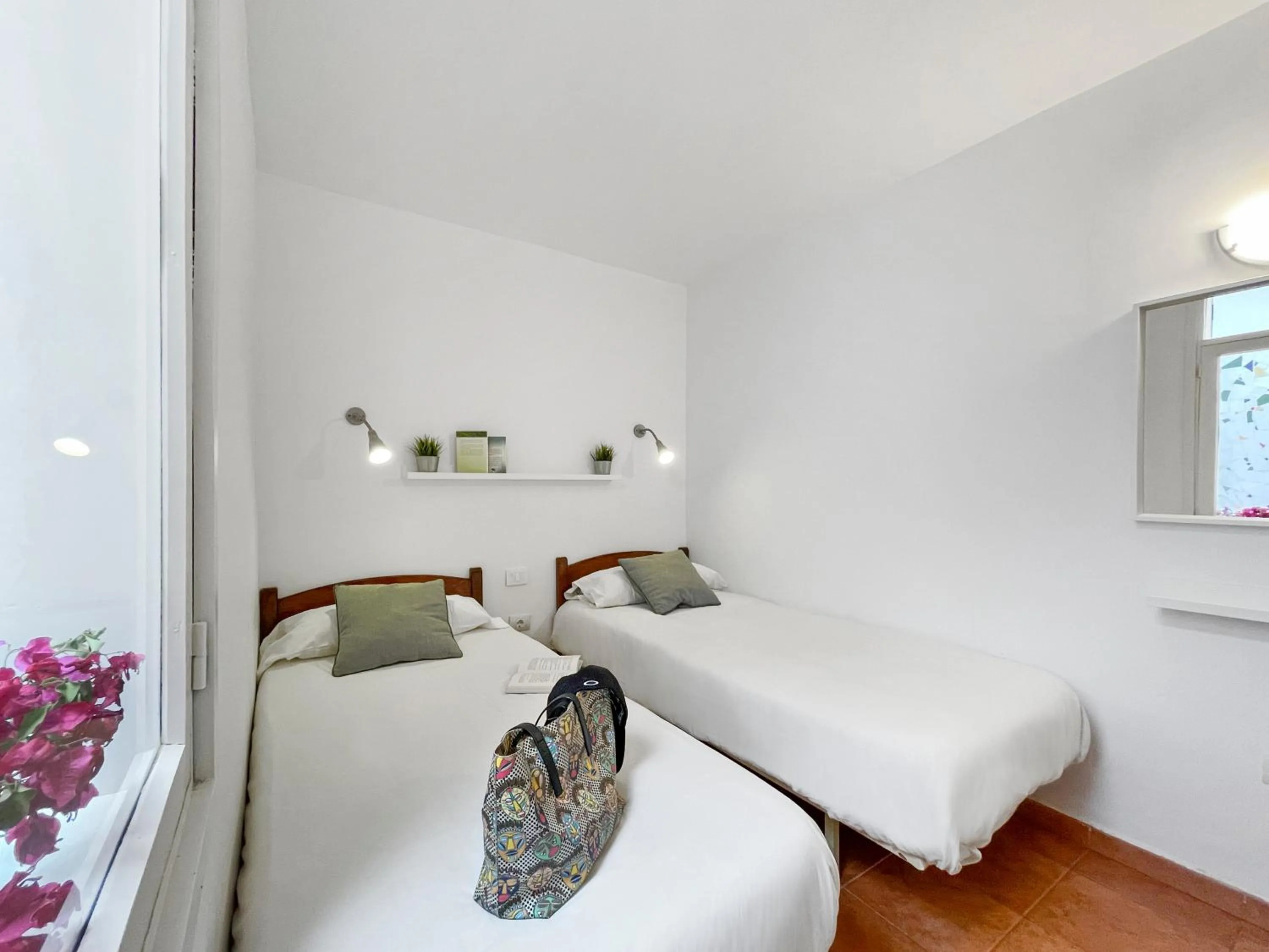 Bedroom, Bed in Parque Raquel