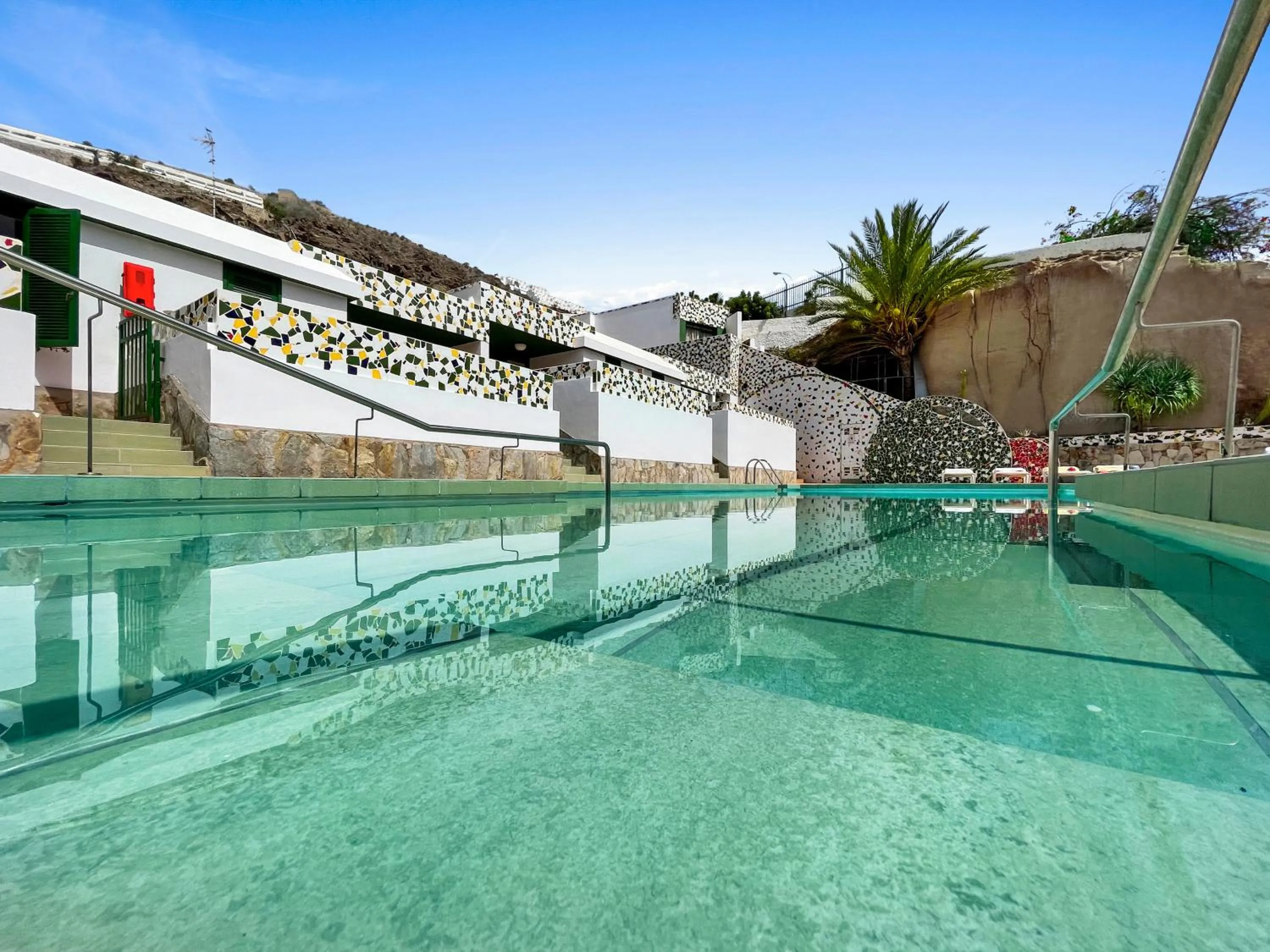 Swimming pool in Parque Raquel