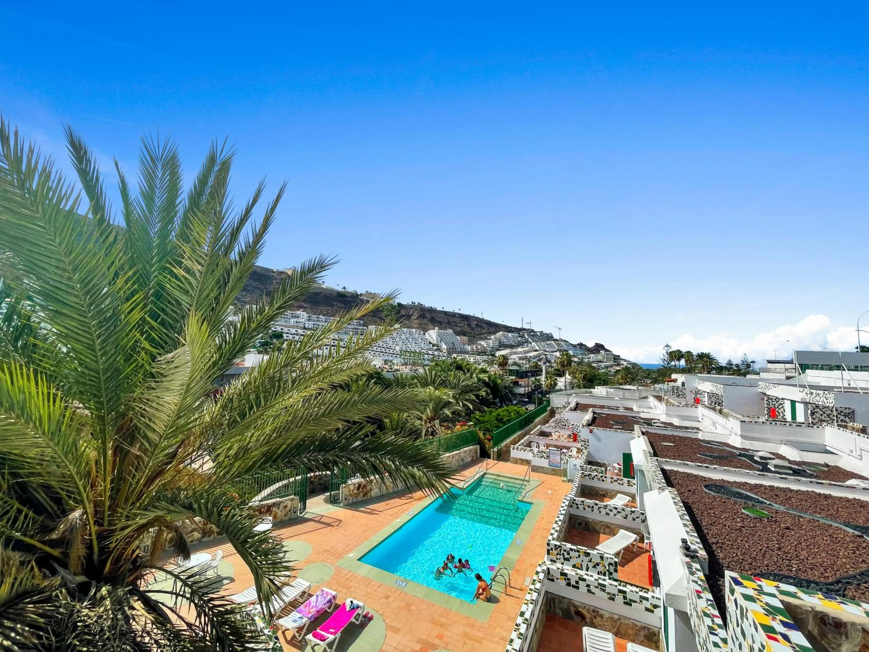 Pool view in Parque Raquel