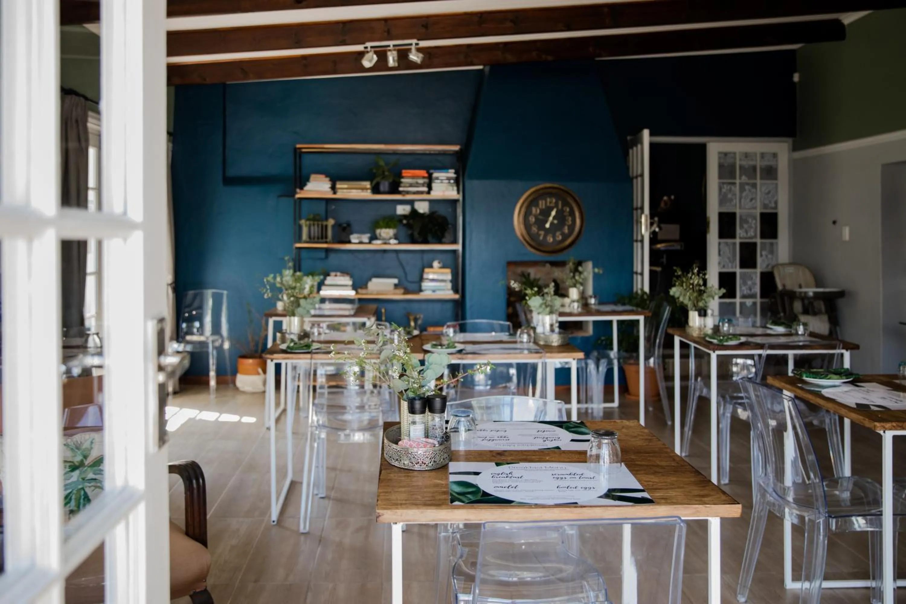 Restaurant/places to eat in Elianthe Guesthouse