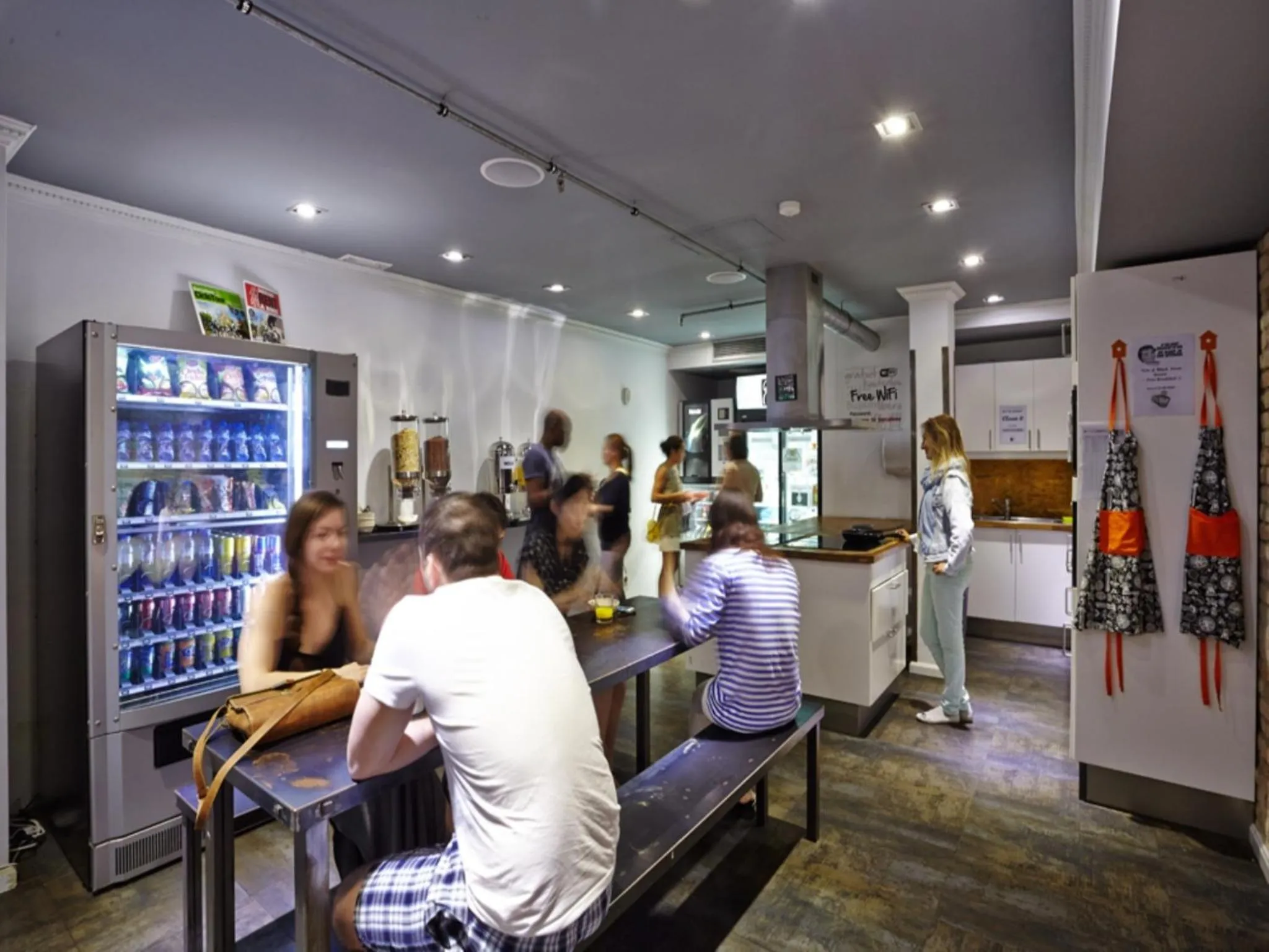 Restaurant/places to eat in Black Swan Hostel