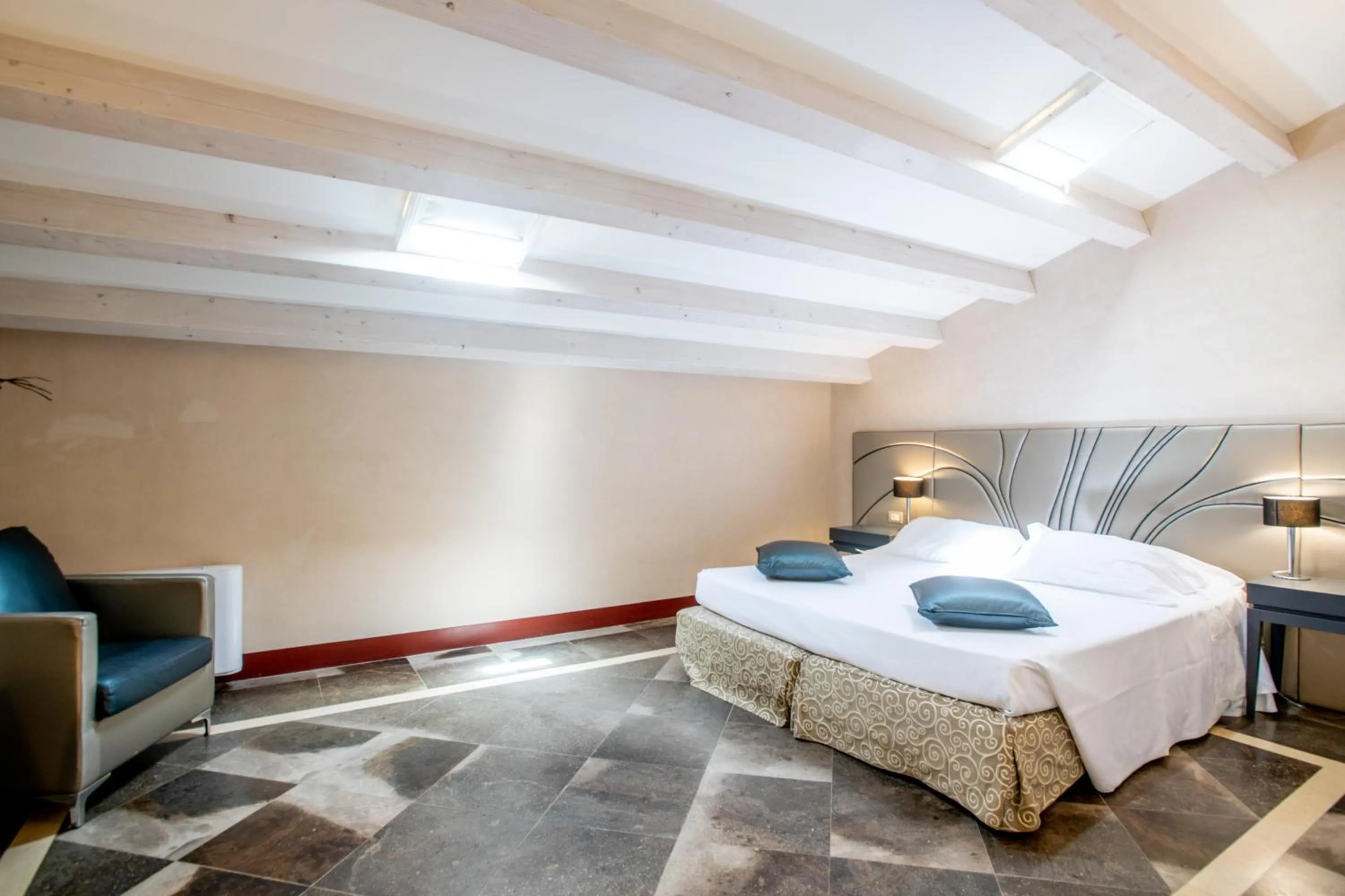 Bed in De Stefano Palace Luxury Hotel