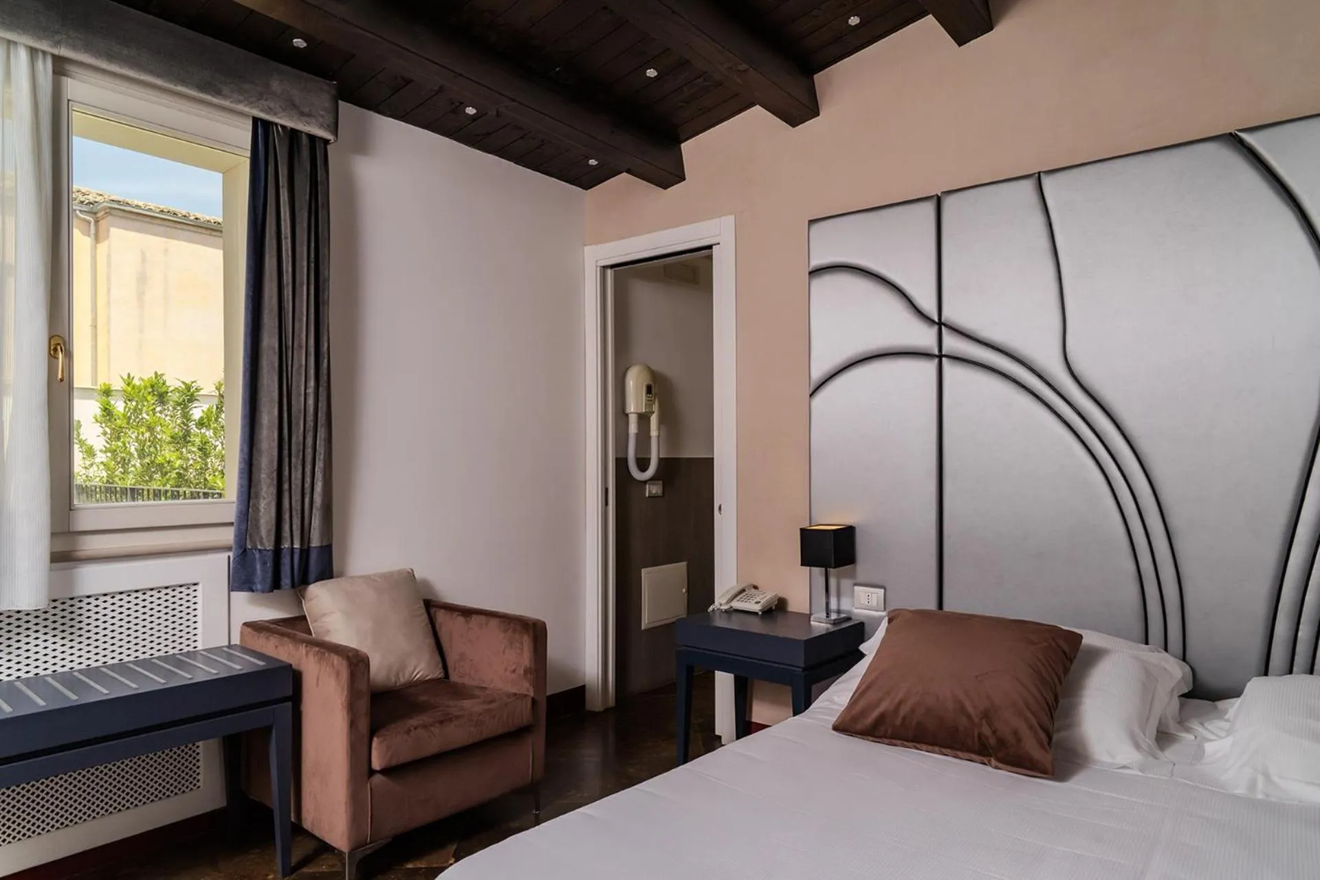 Photo of the whole room, Bed in De Stefano Palace Luxury Hotel