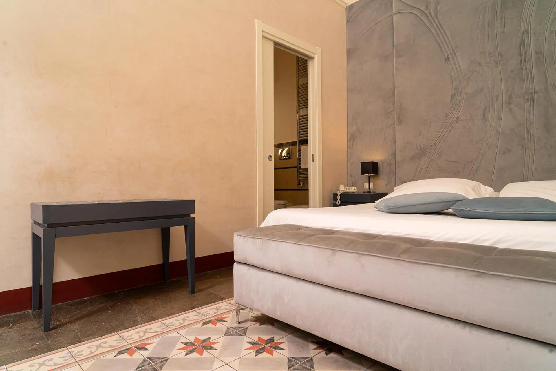 Photo of the whole room, Bed in De Stefano Palace Luxury Hotel