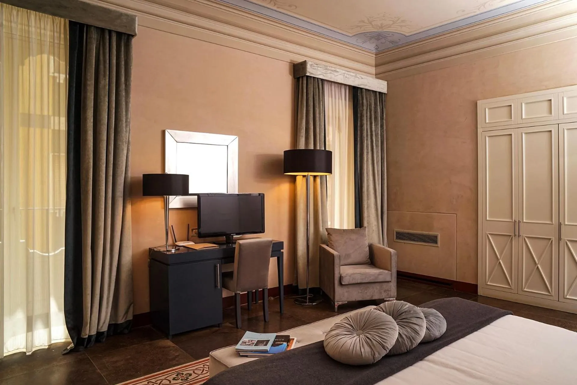 Photo of the whole room, Bed in De Stefano Palace Luxury Hotel