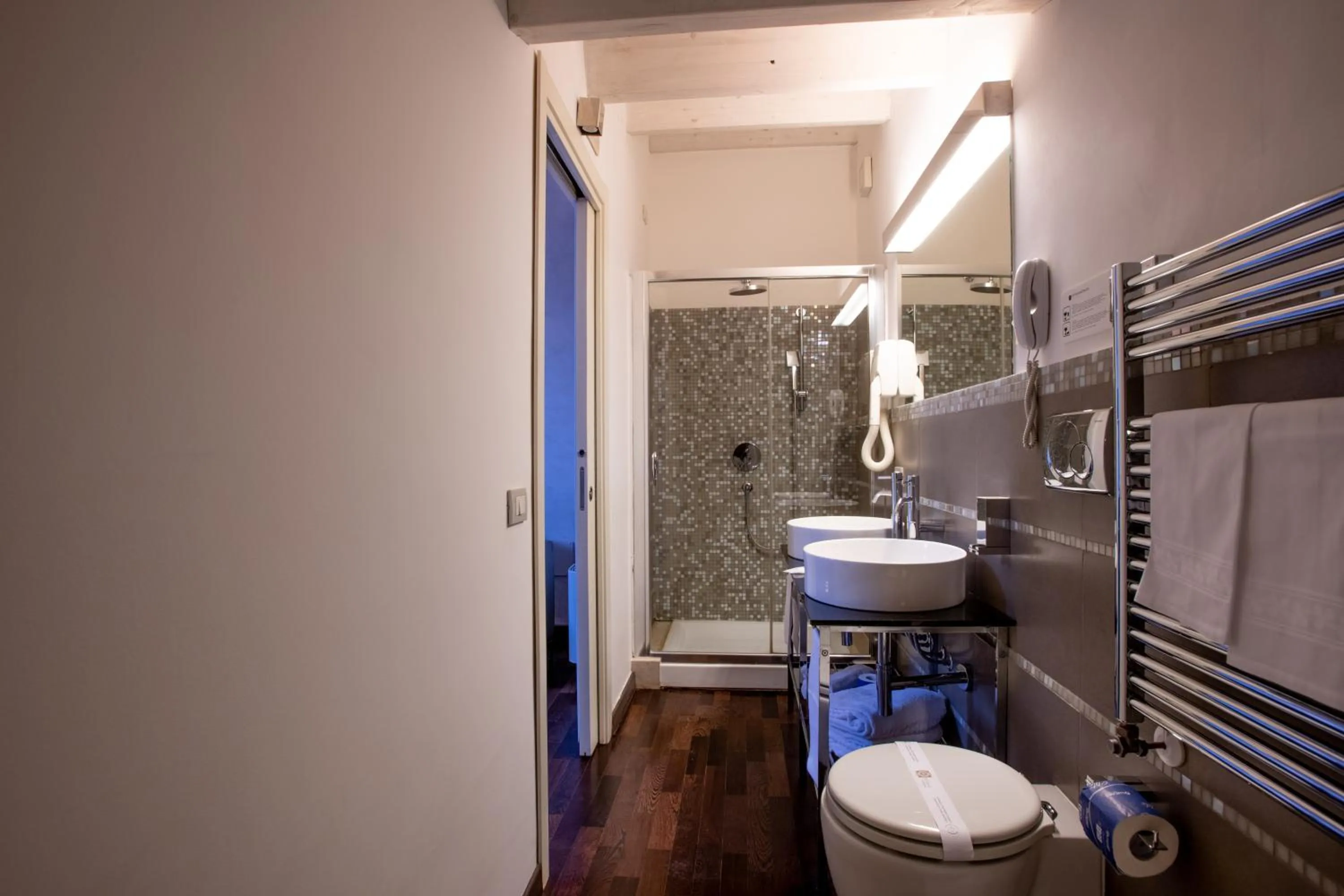 Shower in De Stefano Palace Luxury Hotel