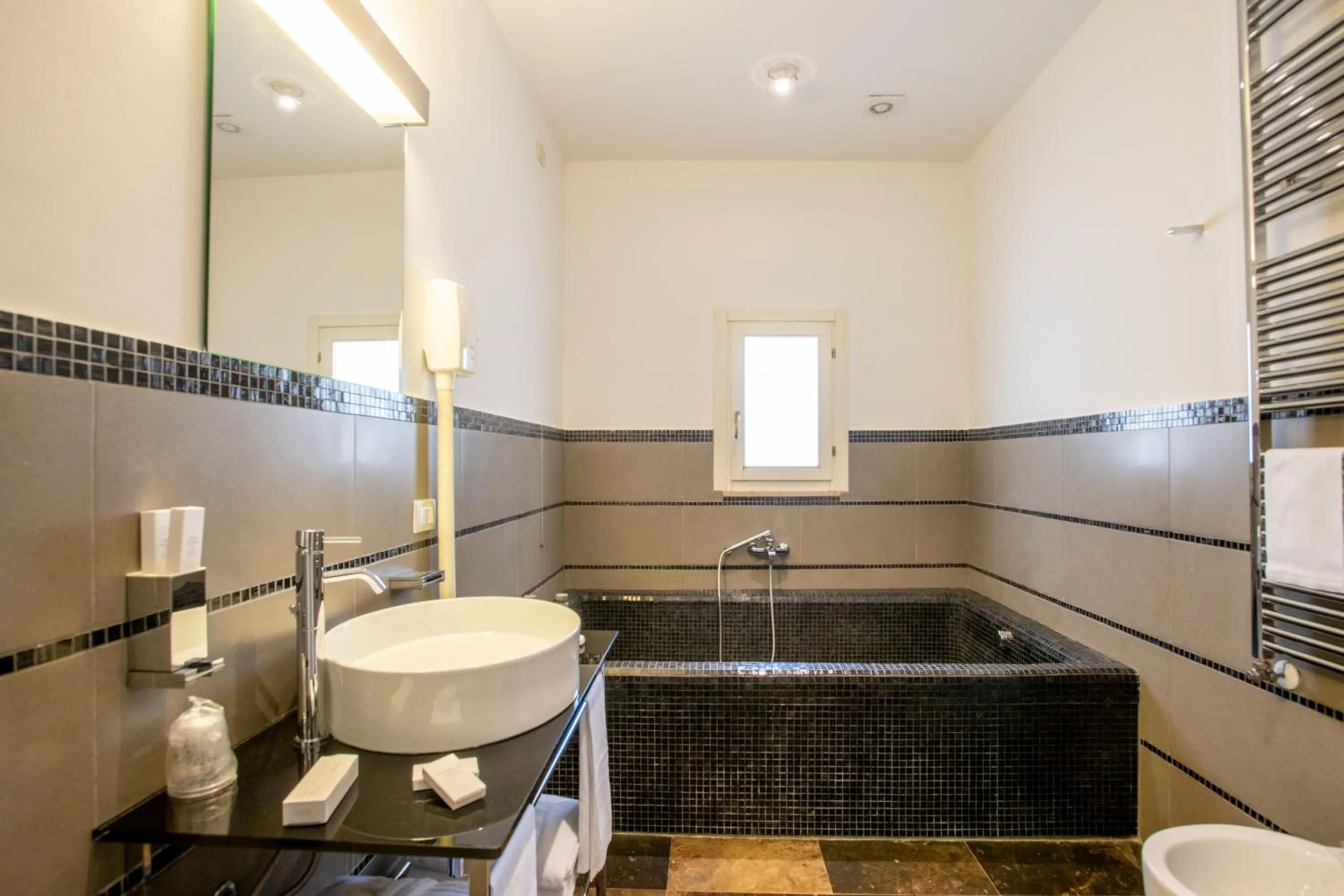 Bath in De Stefano Palace Luxury Hotel