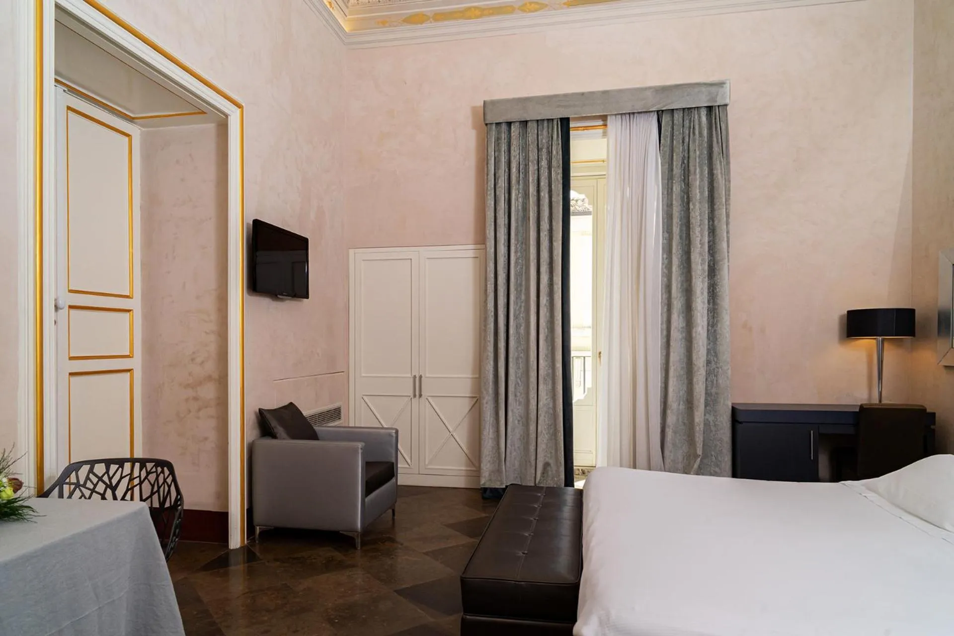 Photo of the whole room, Bed in De Stefano Palace Luxury Hotel