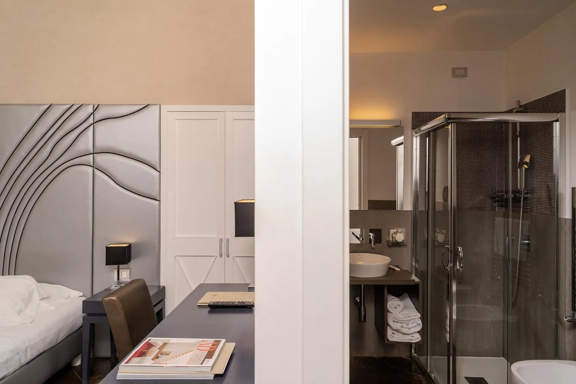 Photo of the whole room, Bed in De Stefano Palace Luxury Hotel