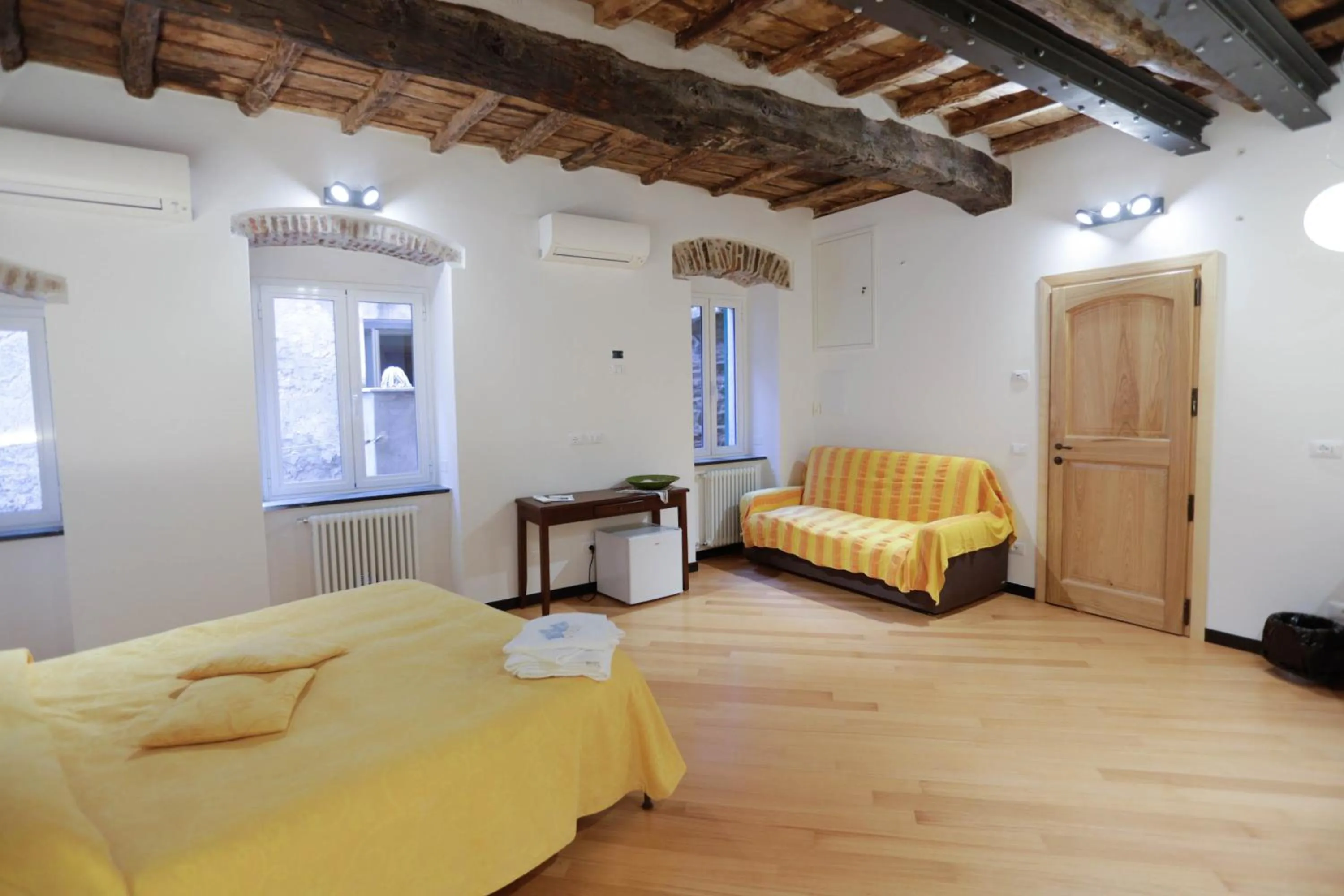 Photo of the whole room in Scorci Di Mare