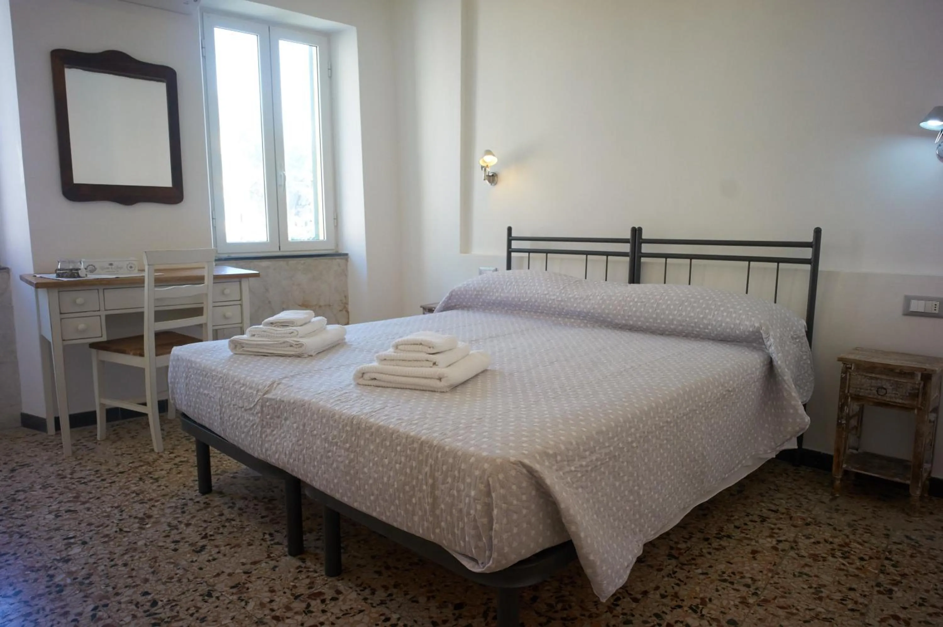 Photo of the whole room, Bed in Scorci Di Mare