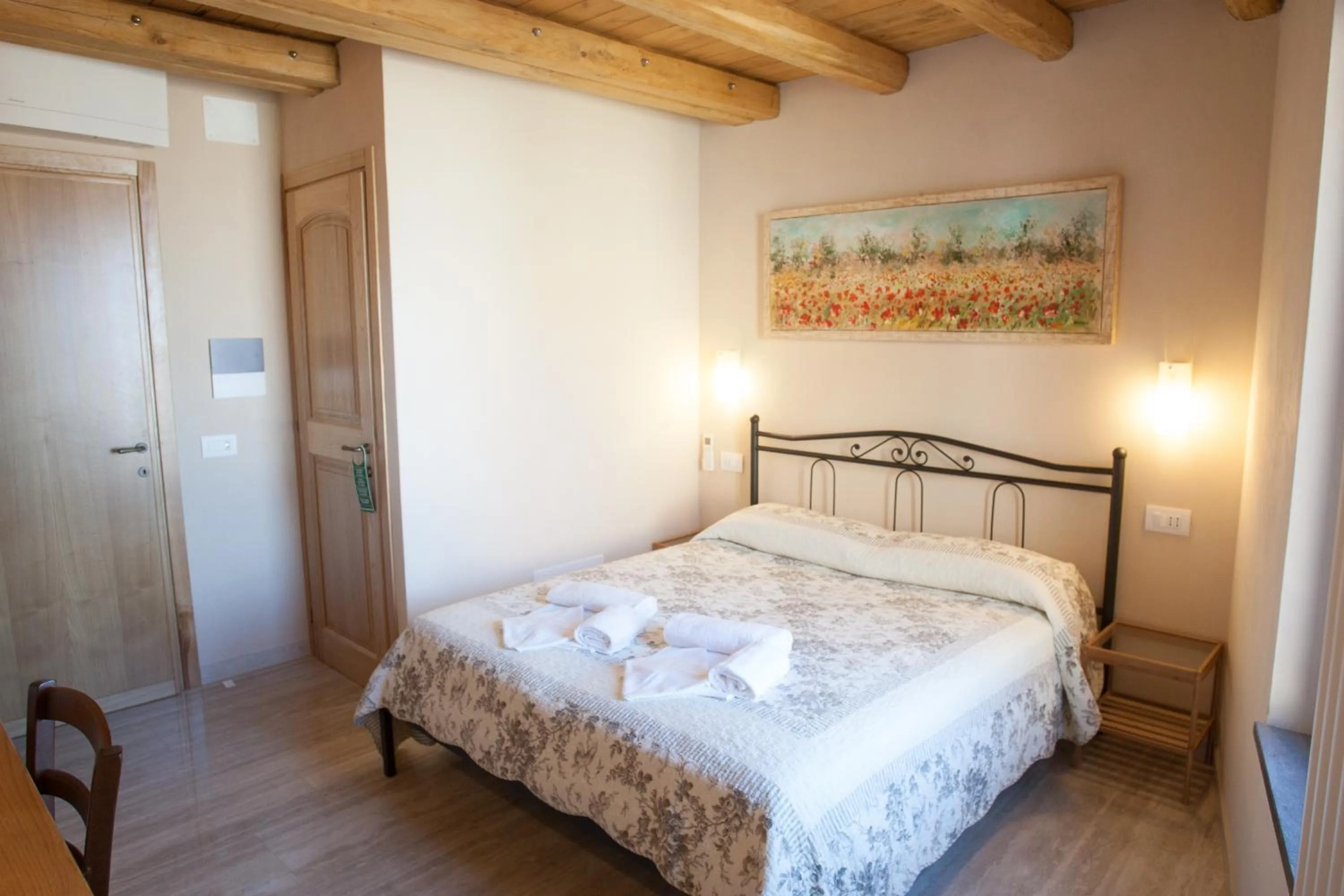 Photo of the whole room, Bed in Scorci Di Mare