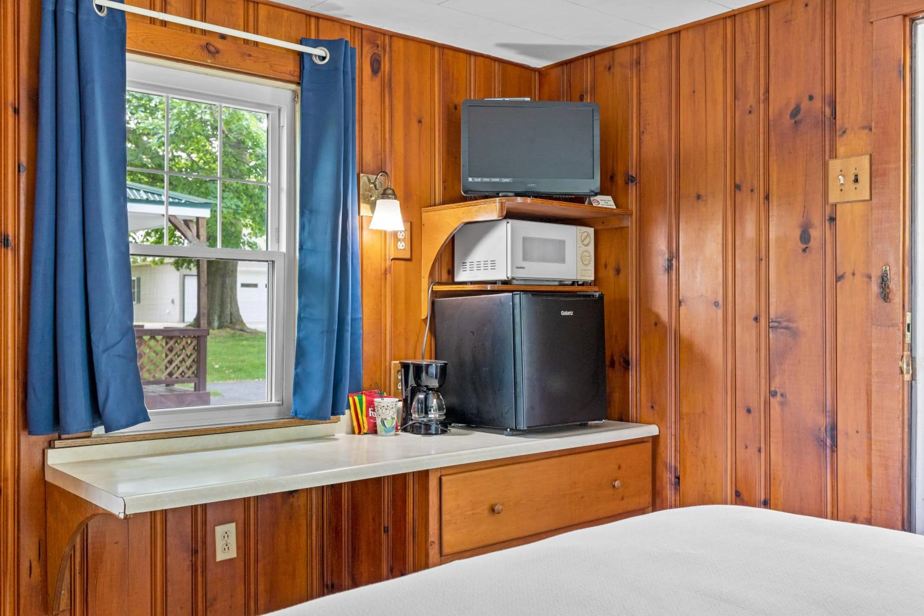 Bed in Lakeview on the Lake