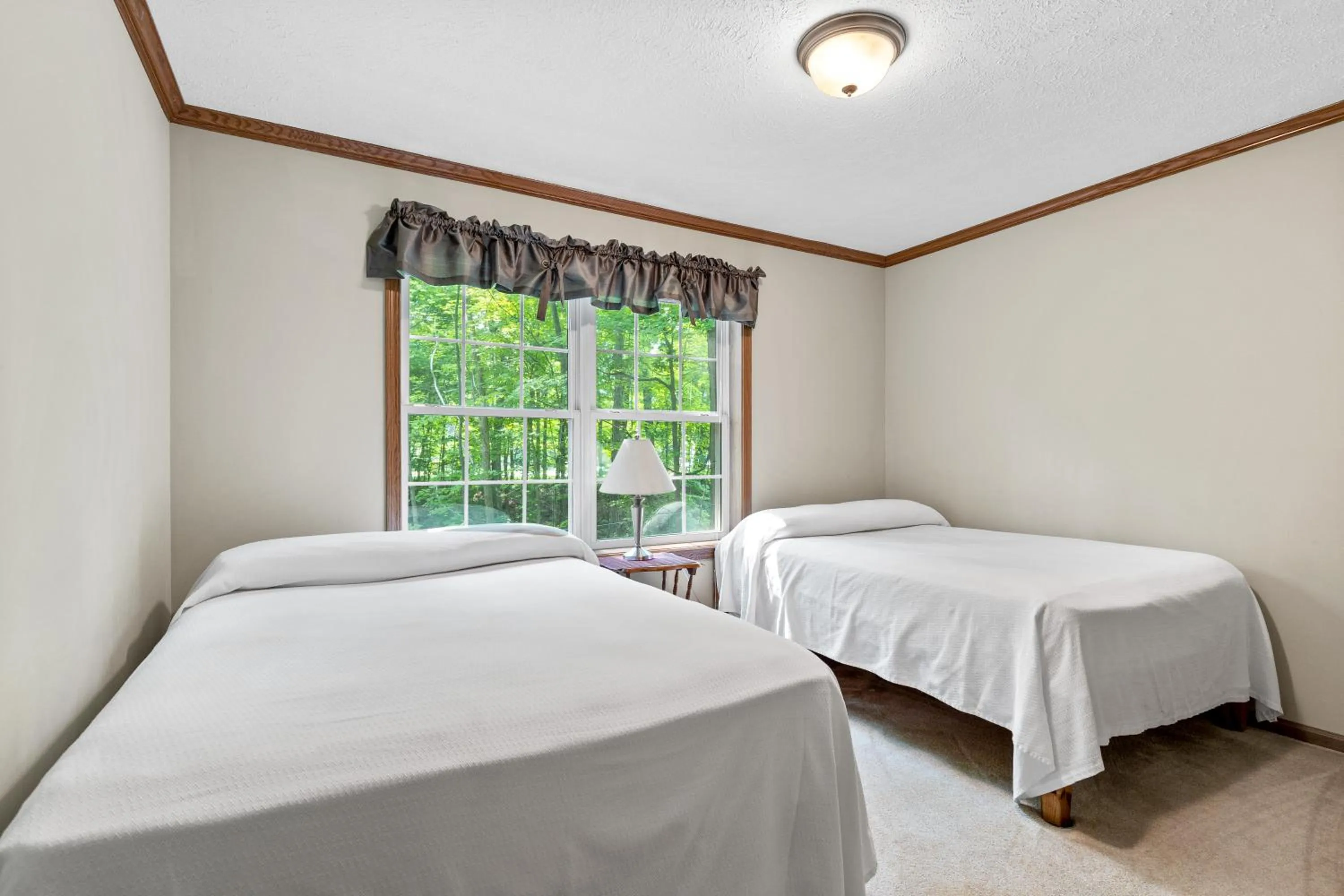 Bed in Lakeview on the Lake