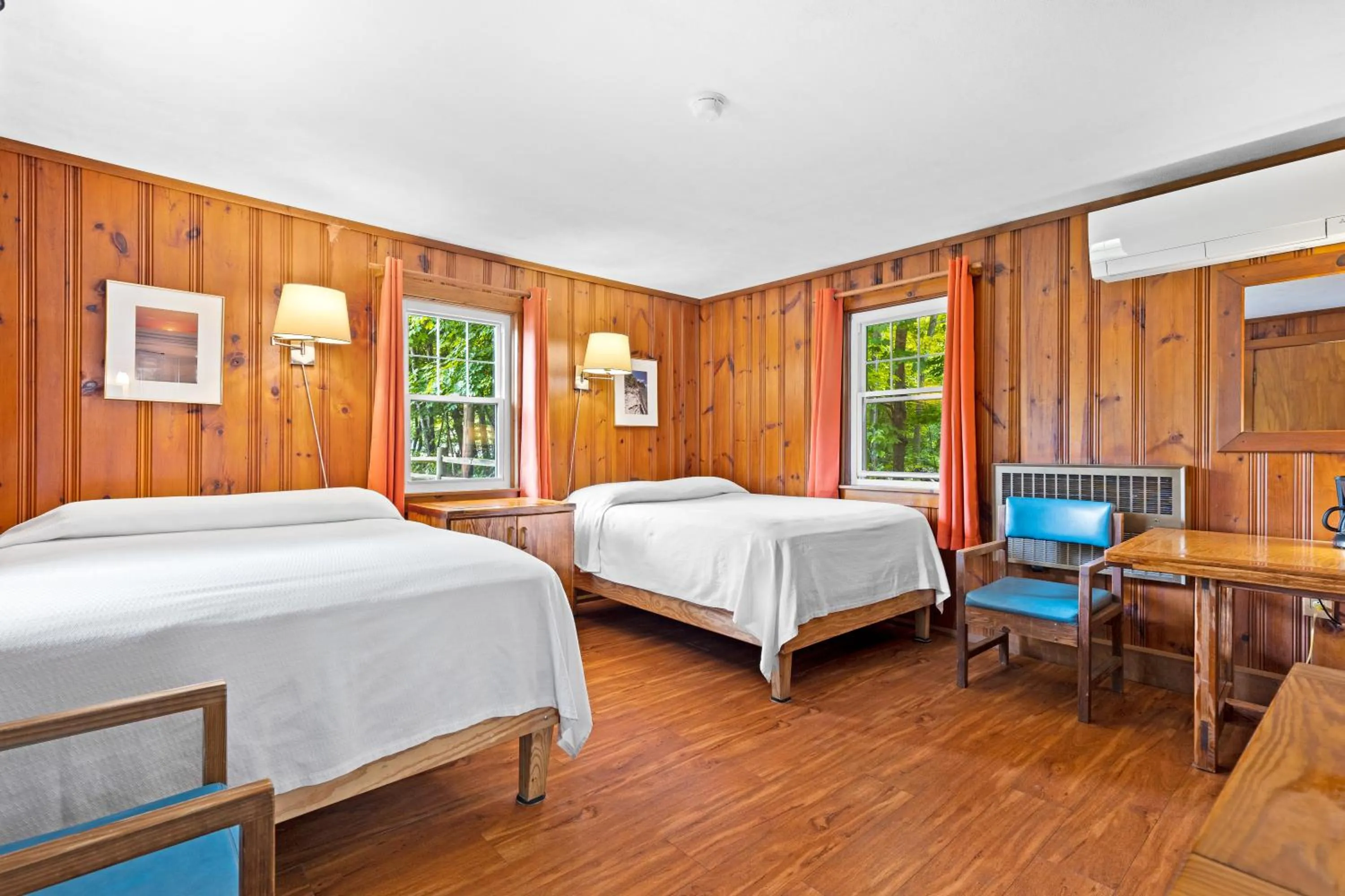 Bed in Lakeview on the Lake