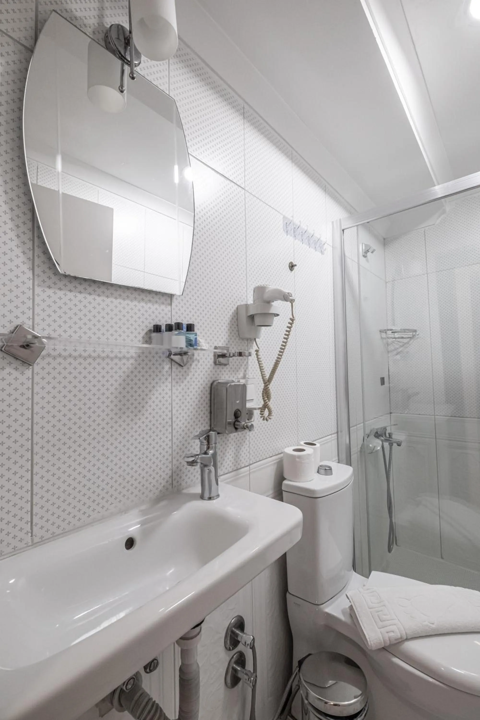 Shower in Family Istanbul Hotel