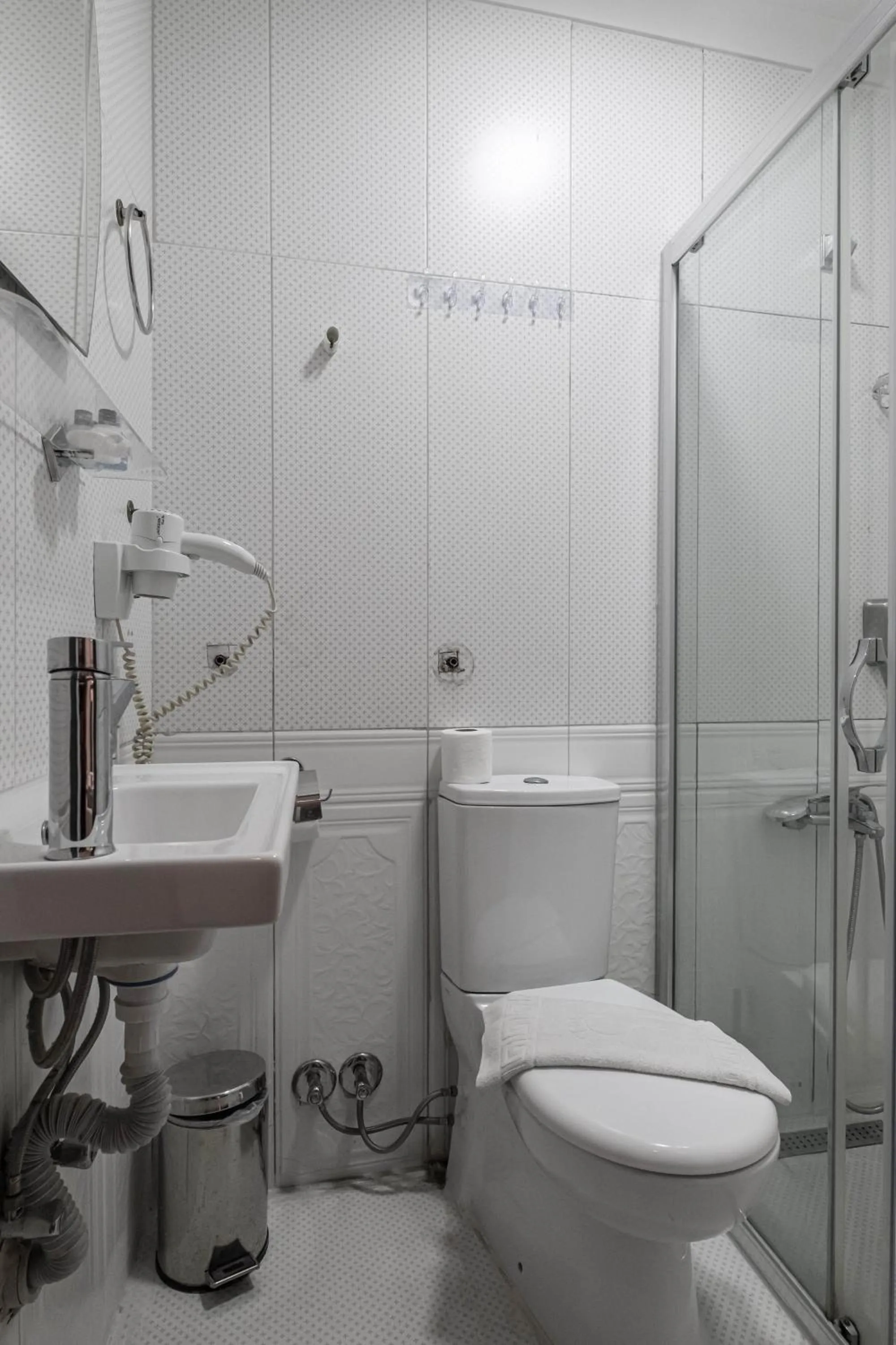 Shower in Family Istanbul Hotel