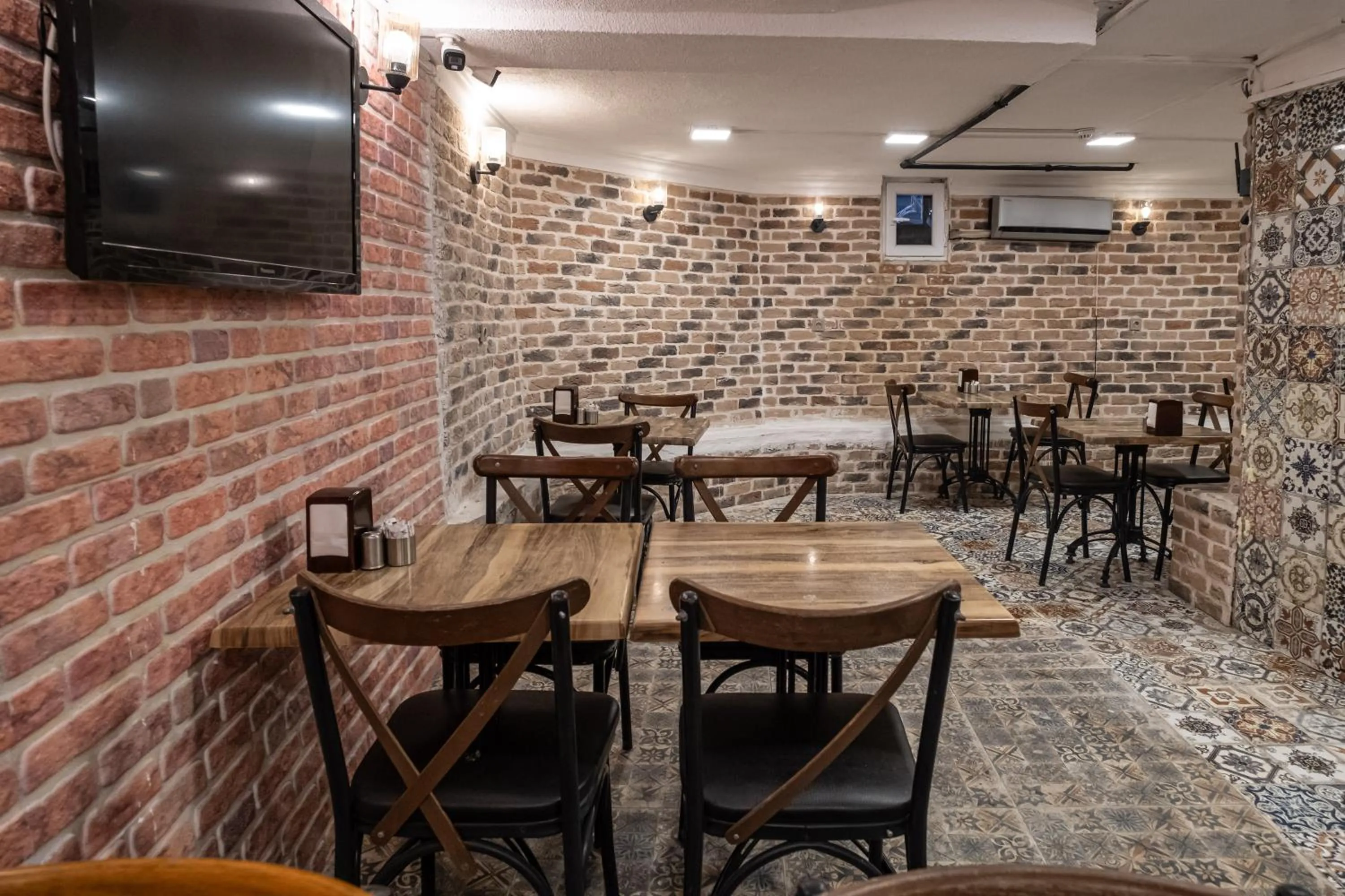 Restaurant/places to eat in Family Istanbul Hotel