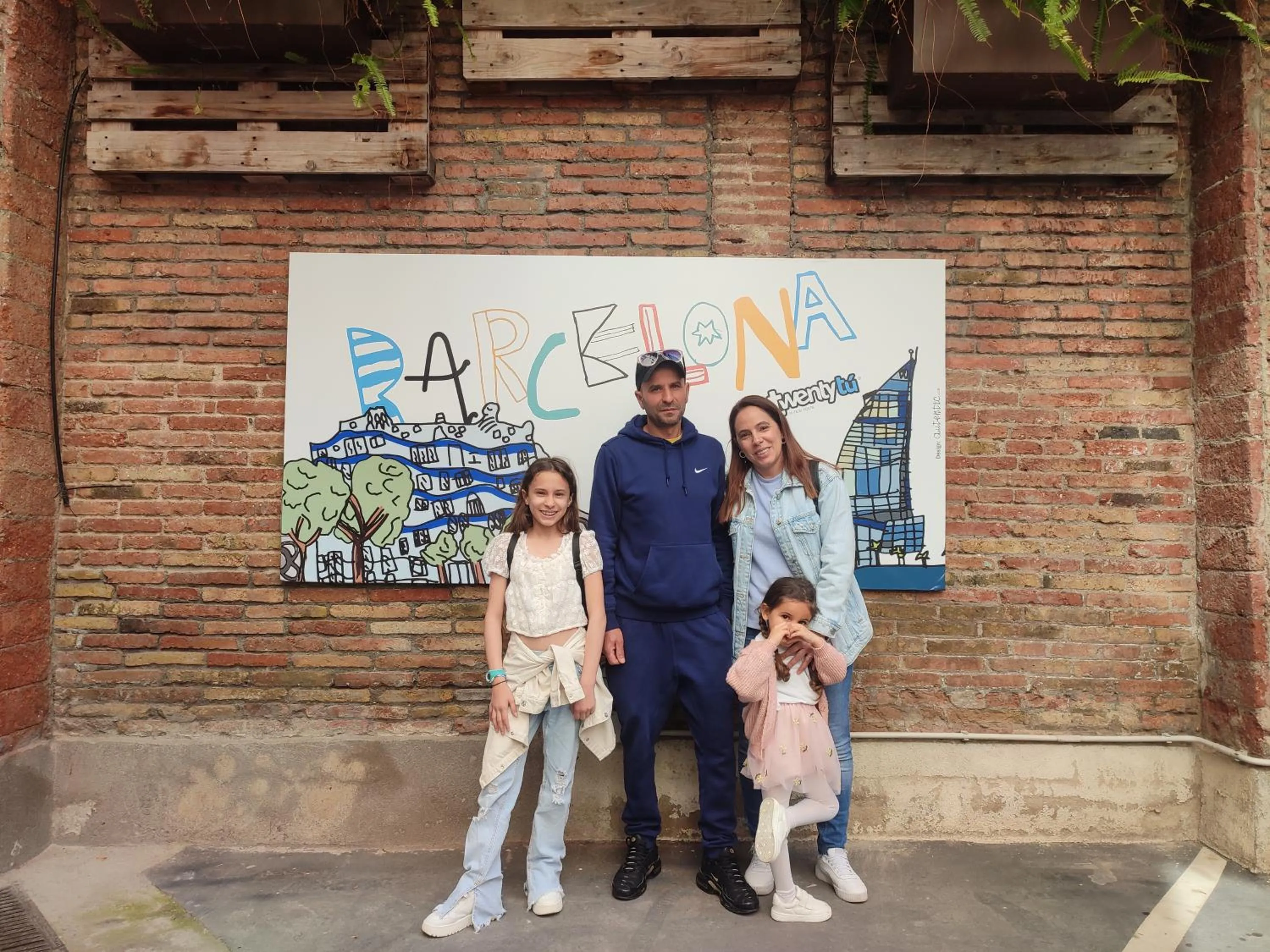 Parking in Twentytu Hostel Barcelona