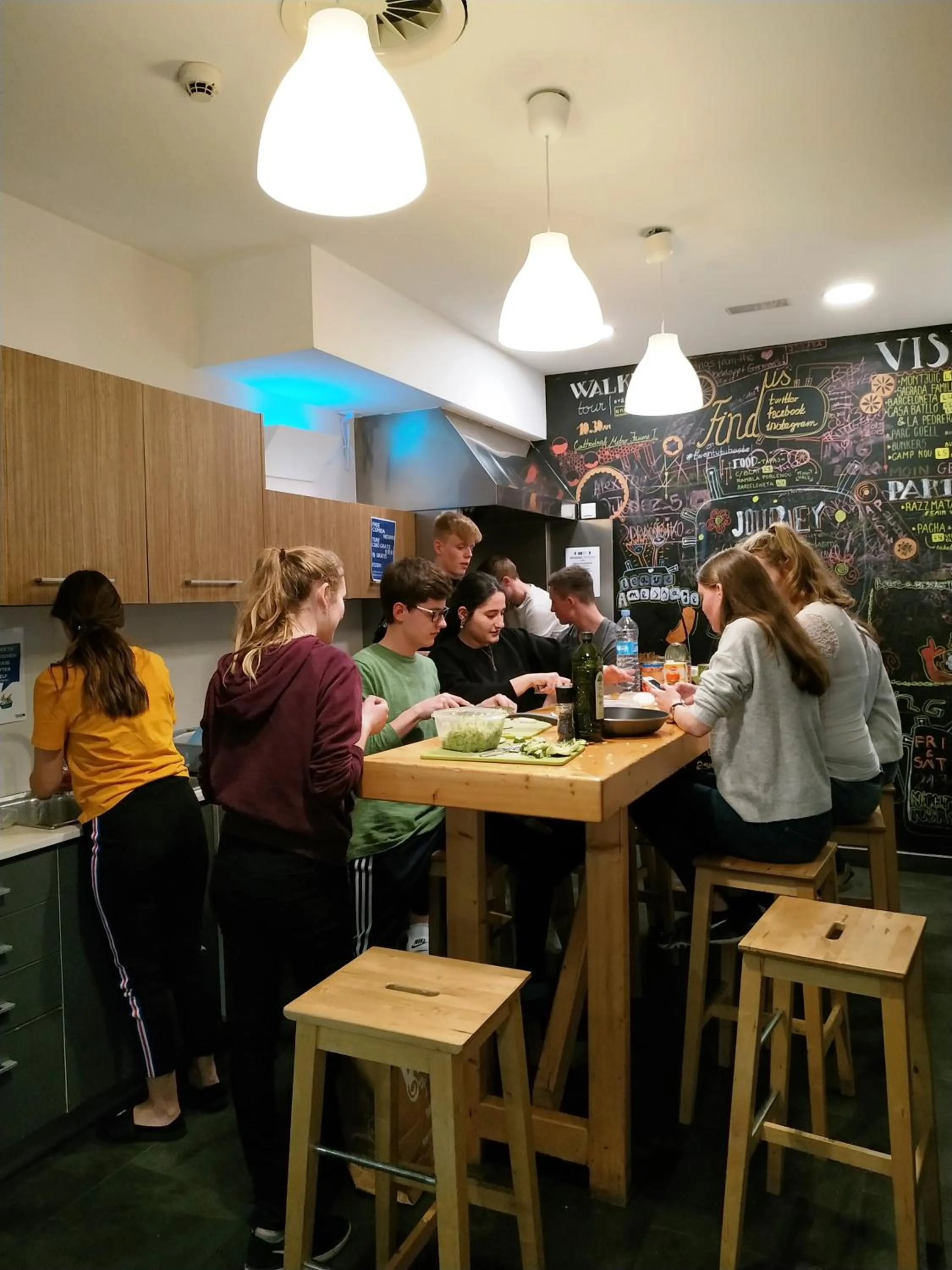 Communal kitchen in Twentytu Hostel Barcelona