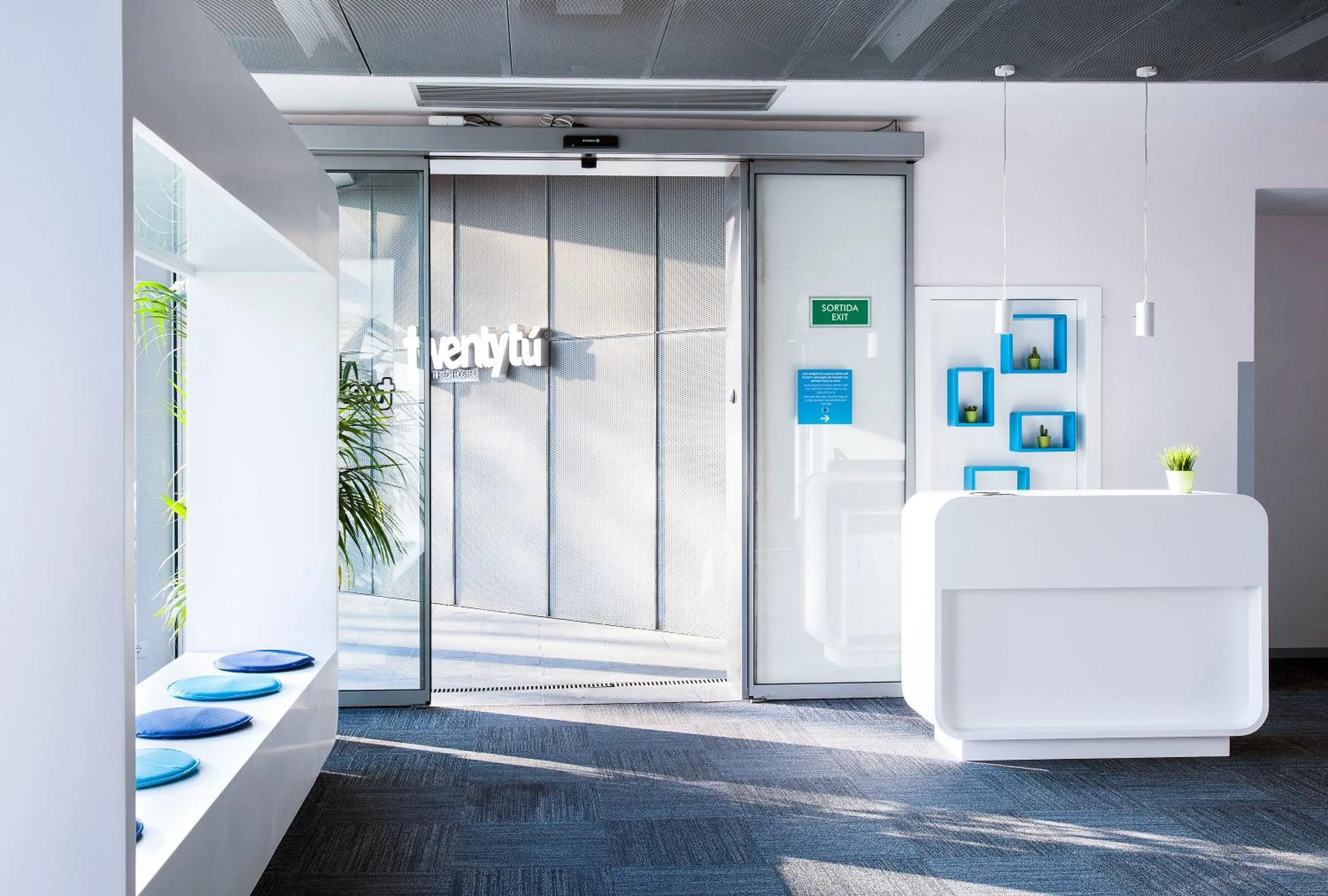 Lobby or reception in Twentytu Hostel Barcelona