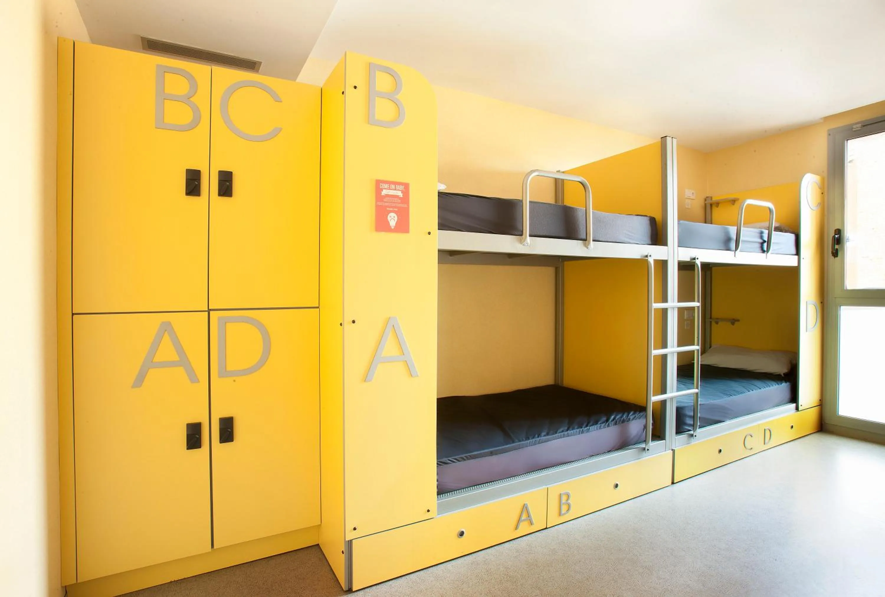 Bed in Twentytu Hostel Barcelona