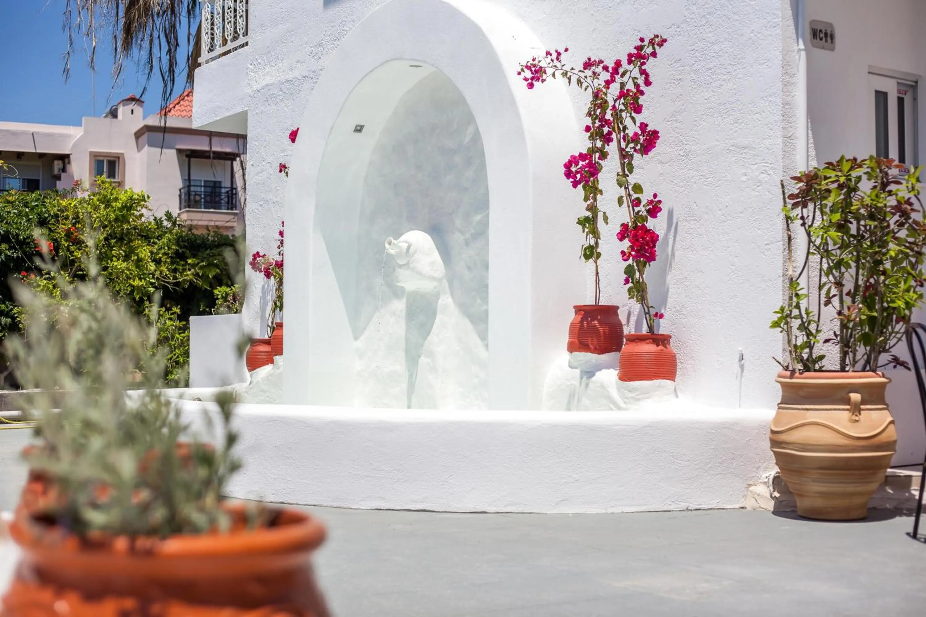 Decorative detail in Tinas Plus Hotel