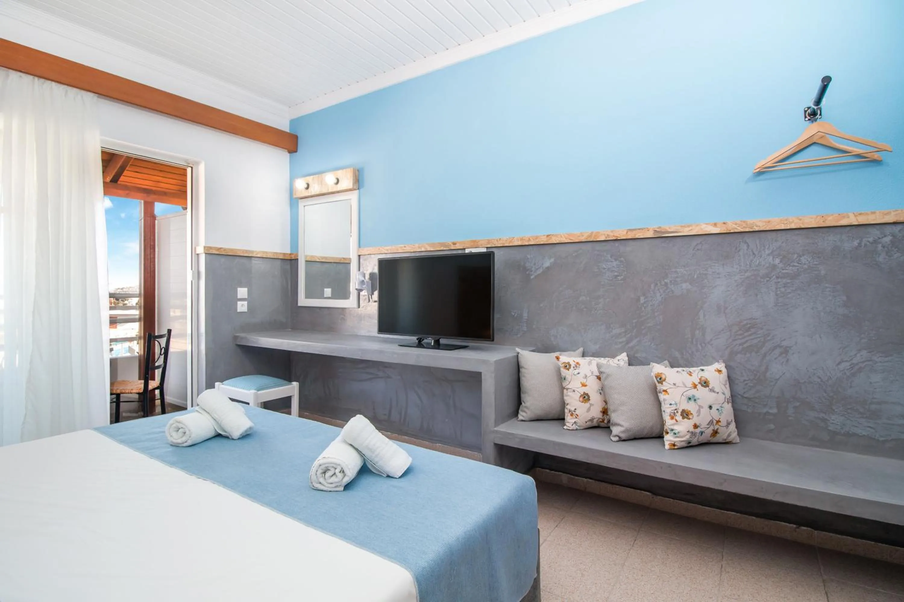 TV and multimedia, Bed in Tinas Plus Hotel