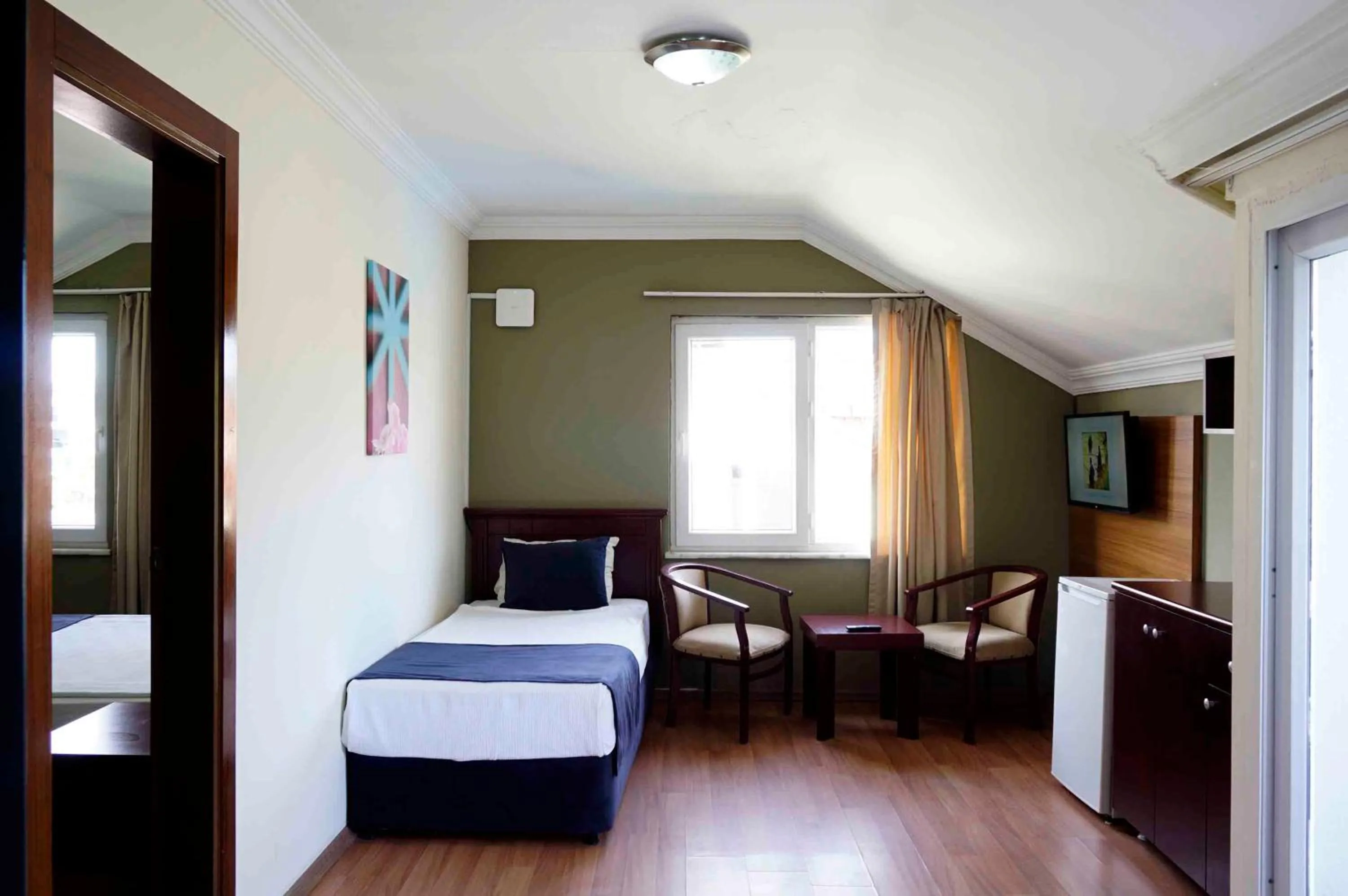 Bed in Sunlight Garden Hotel