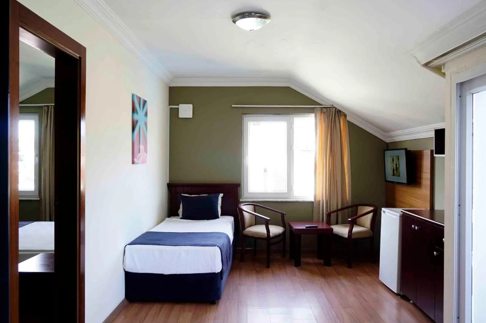 Photo of the whole room, Bed in Sunlight Garden Hotel